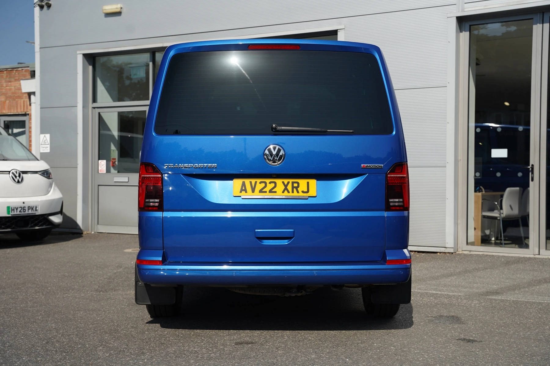 Volkswagen-Transporter-image-12