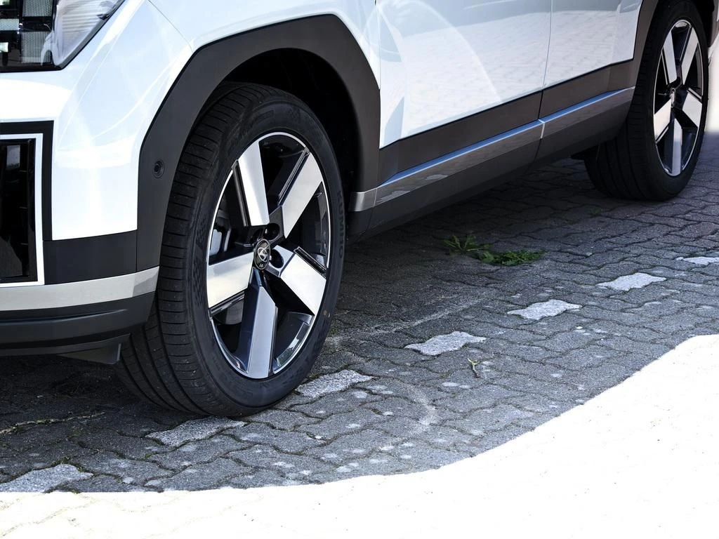 Hyundai-Santa Fe-image-5