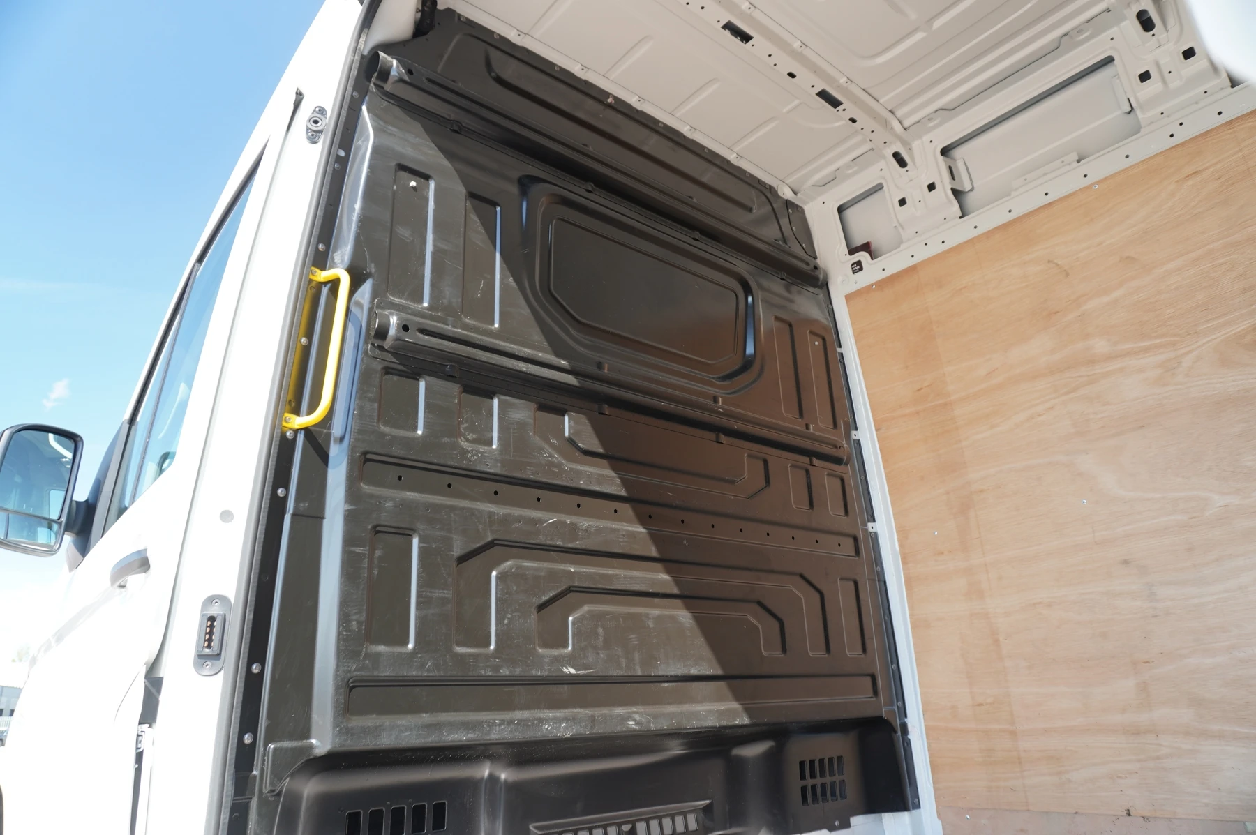 Volkswagen-Crafter-image-11