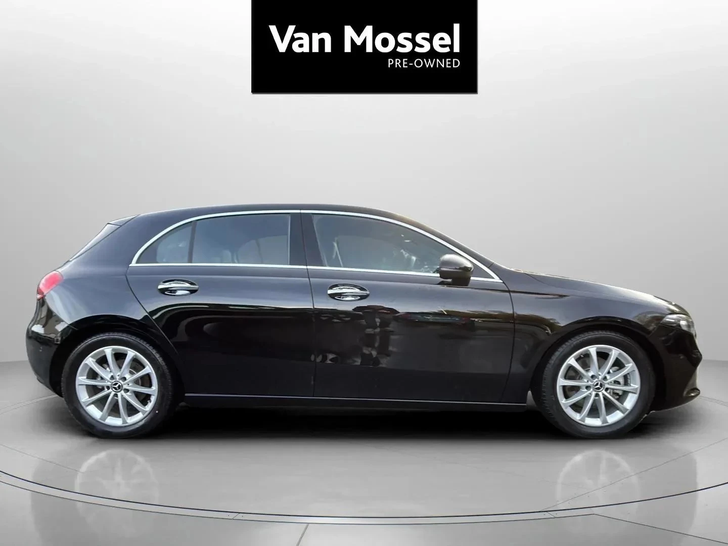 Mercedes-Benz-A-Klasse-image-2