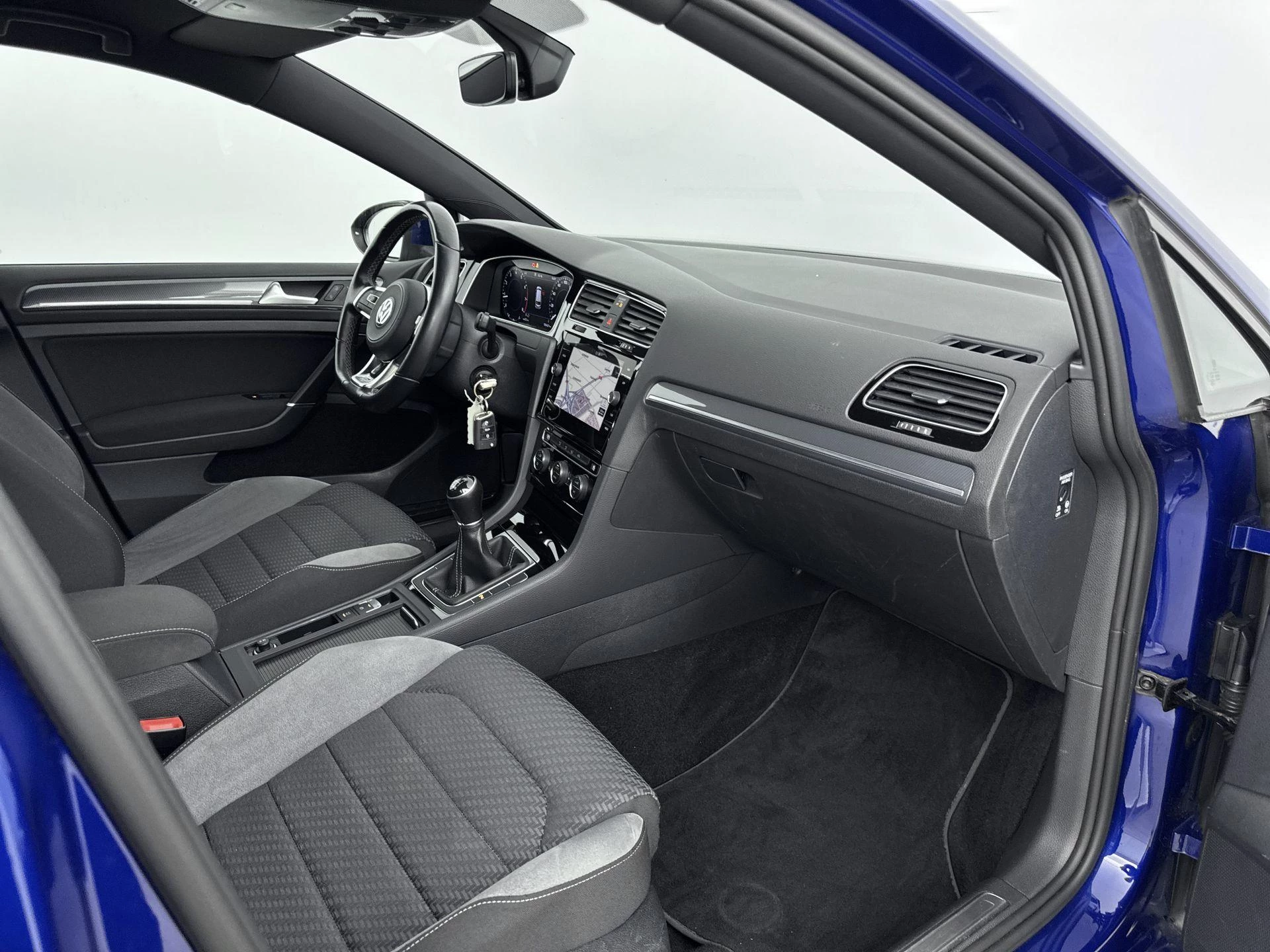 Volkswagen-Golf-image-16
