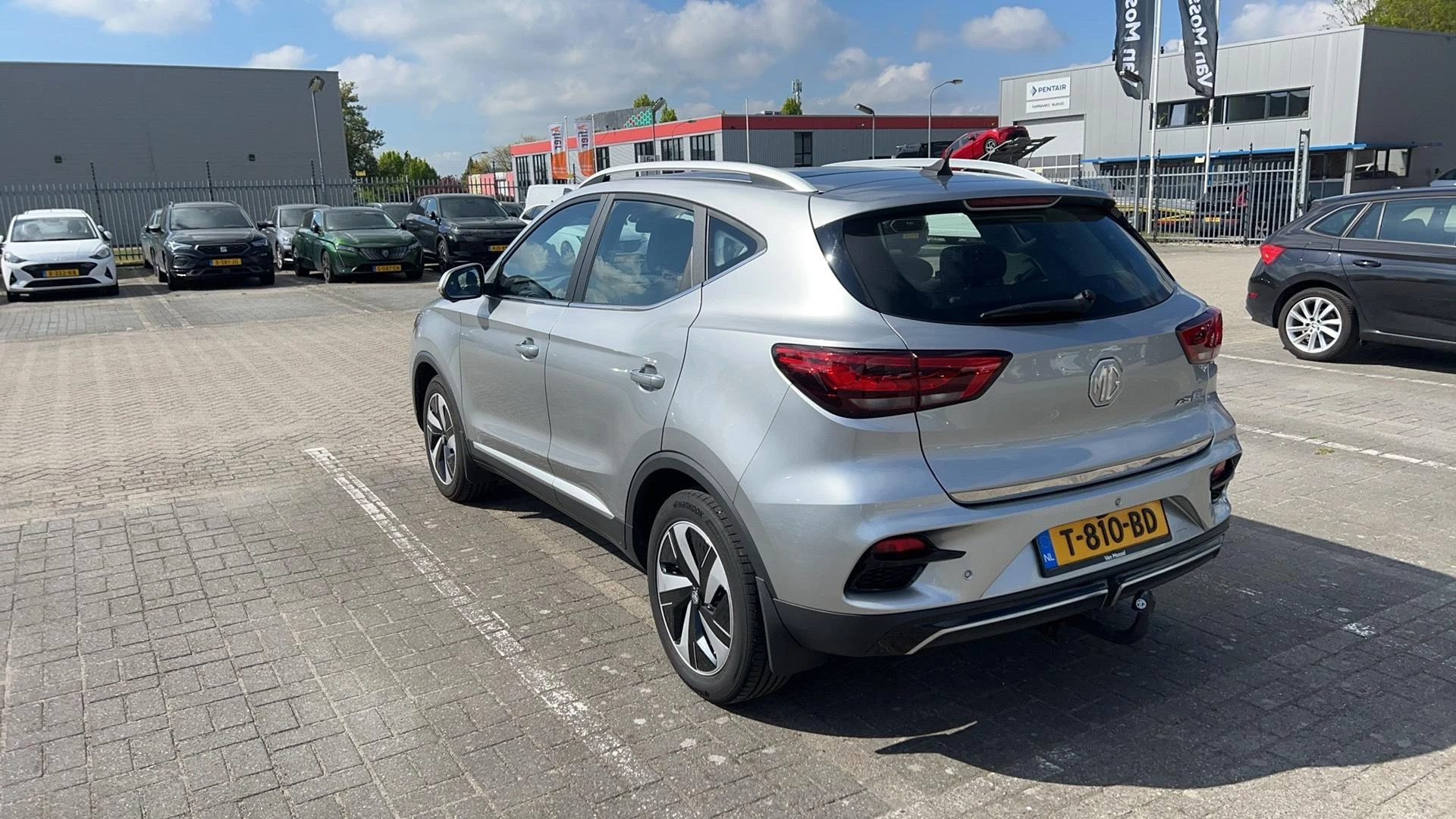MG-ZS EV-image-1