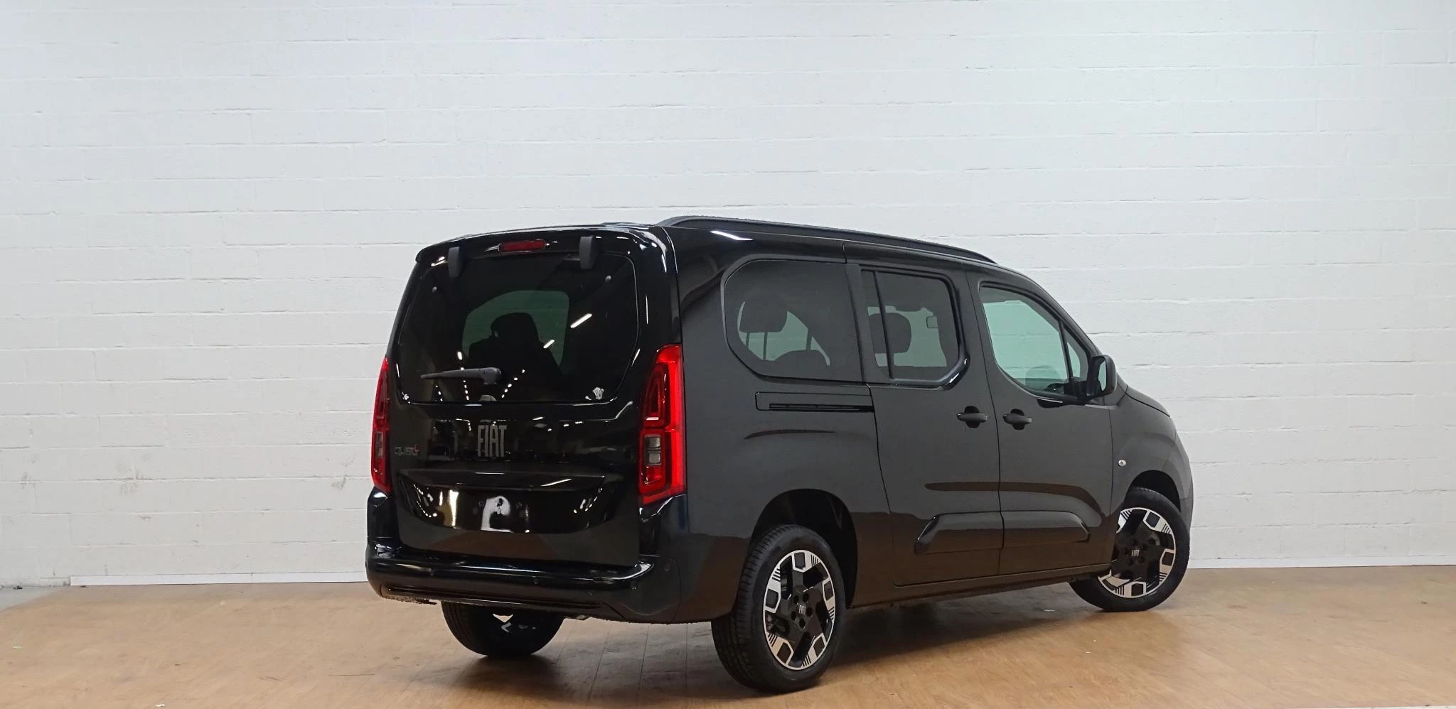 Fiat Qubo L 1.5 BlueHDI 130 S&S AT La Prima Long+7 seats+camer