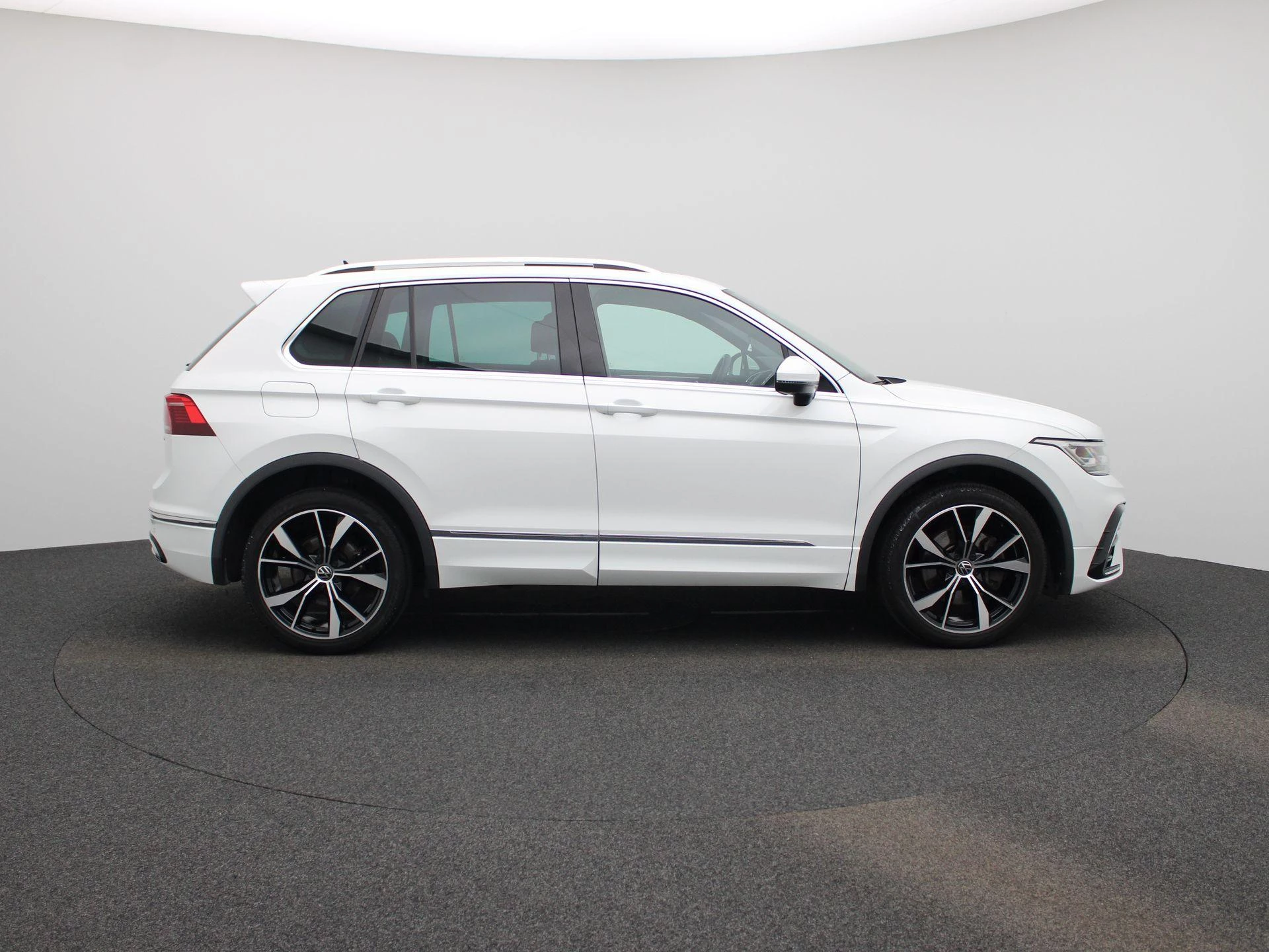 Volkswagen-Tiguan-image-5