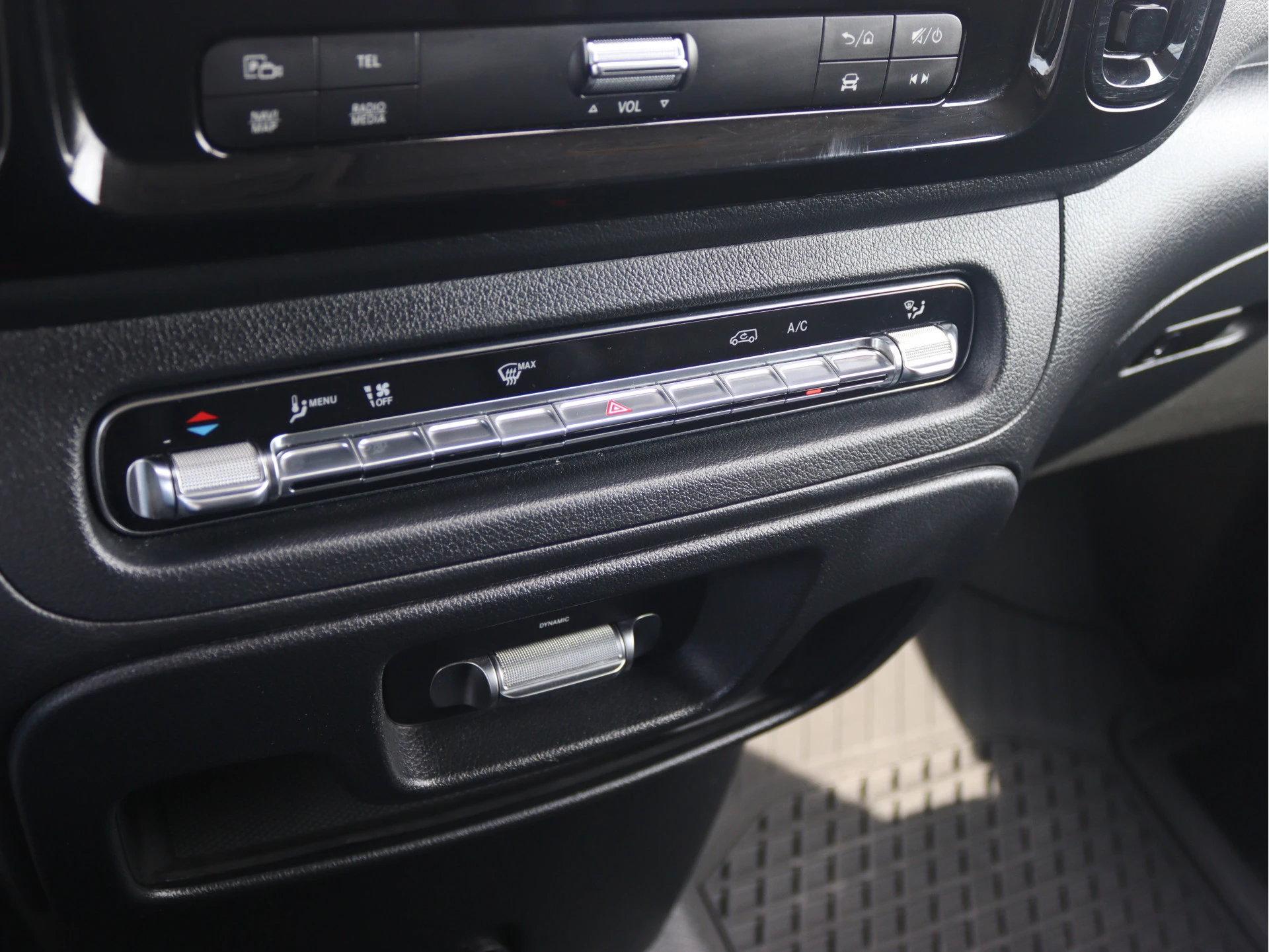 Mercedes-Benz-Vito-image-10