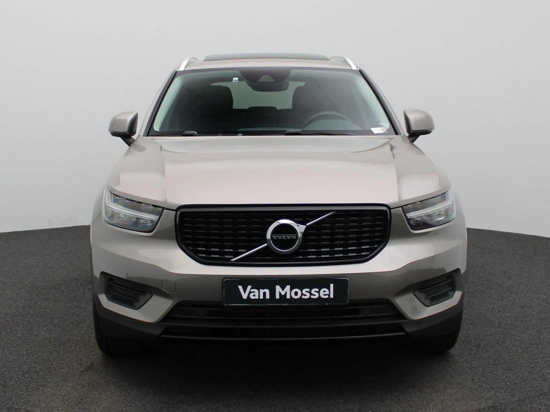 Volvo-XC40-image-2