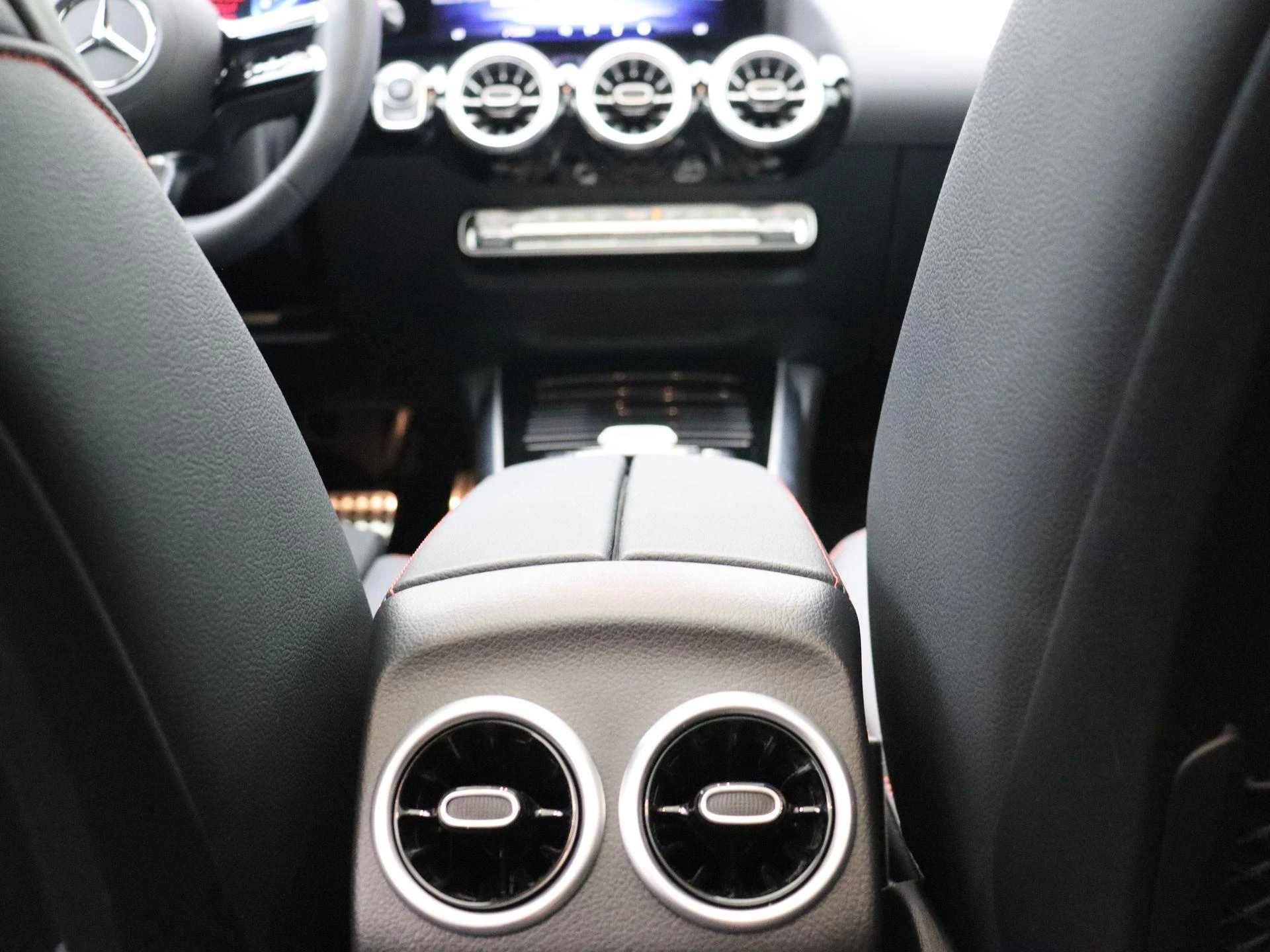 Mercedes-Benz-EQA-image-17