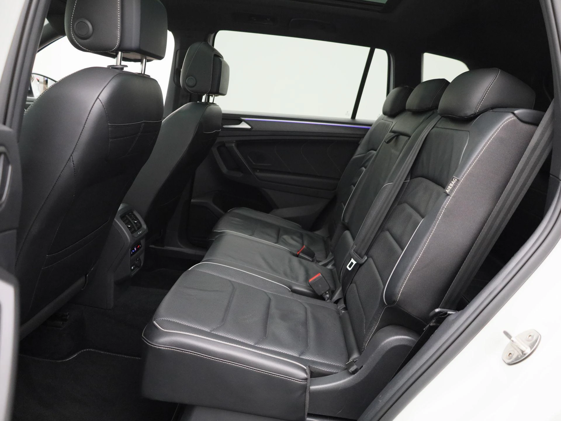 Volkswagen-Tiguan Allspace-image-11