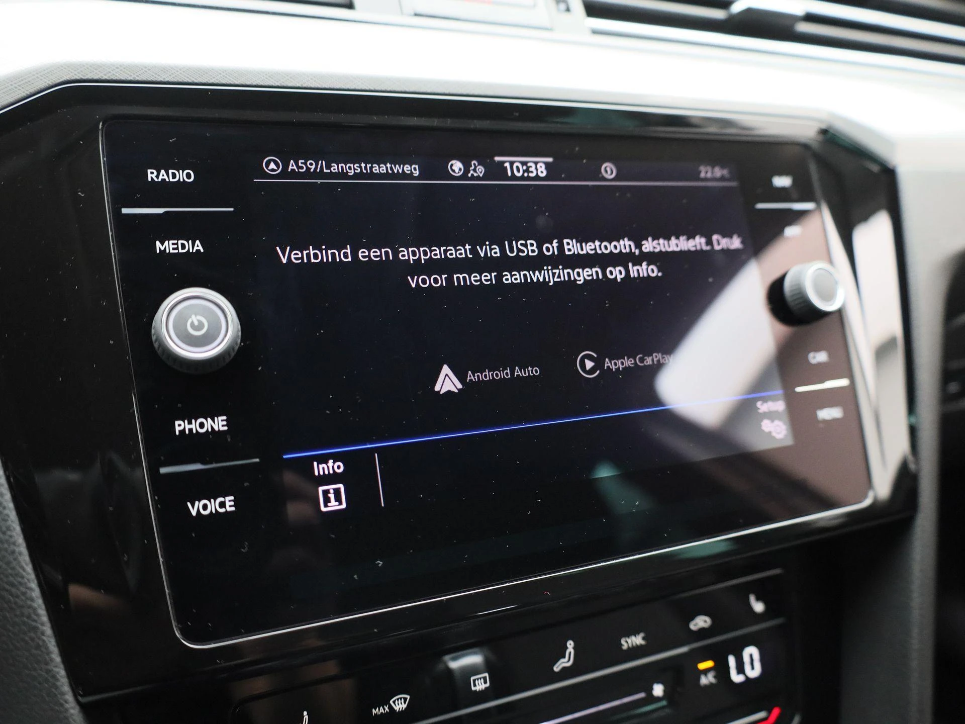 Volkswagen-Passat-image-26