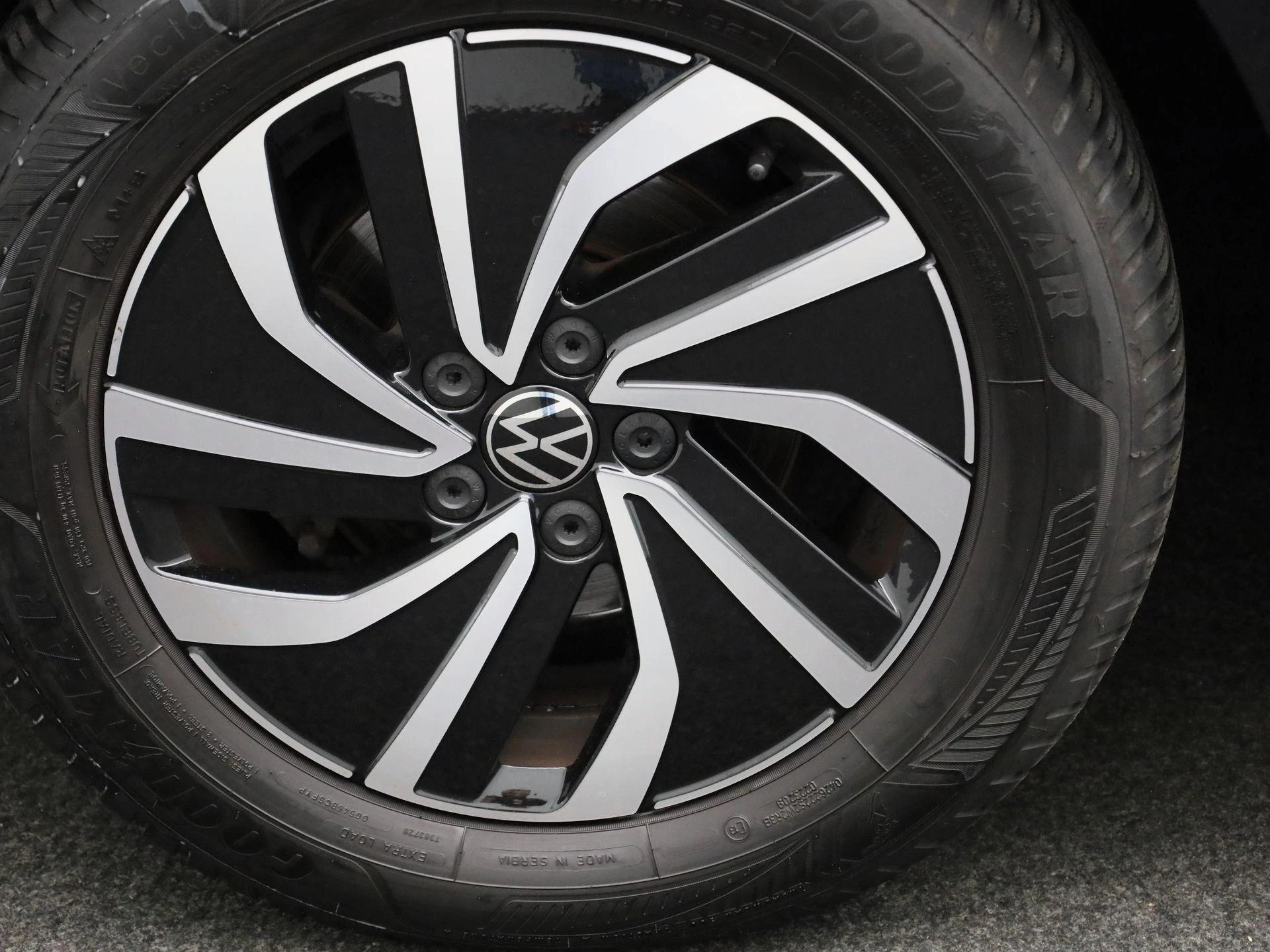 Volkswagen-Polo-image-13