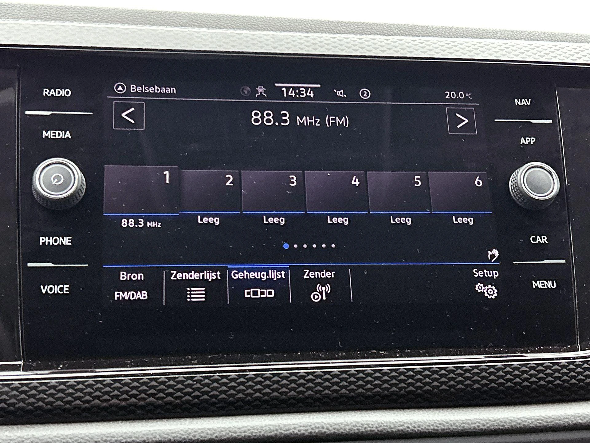 Volkswagen-Polo-image-6