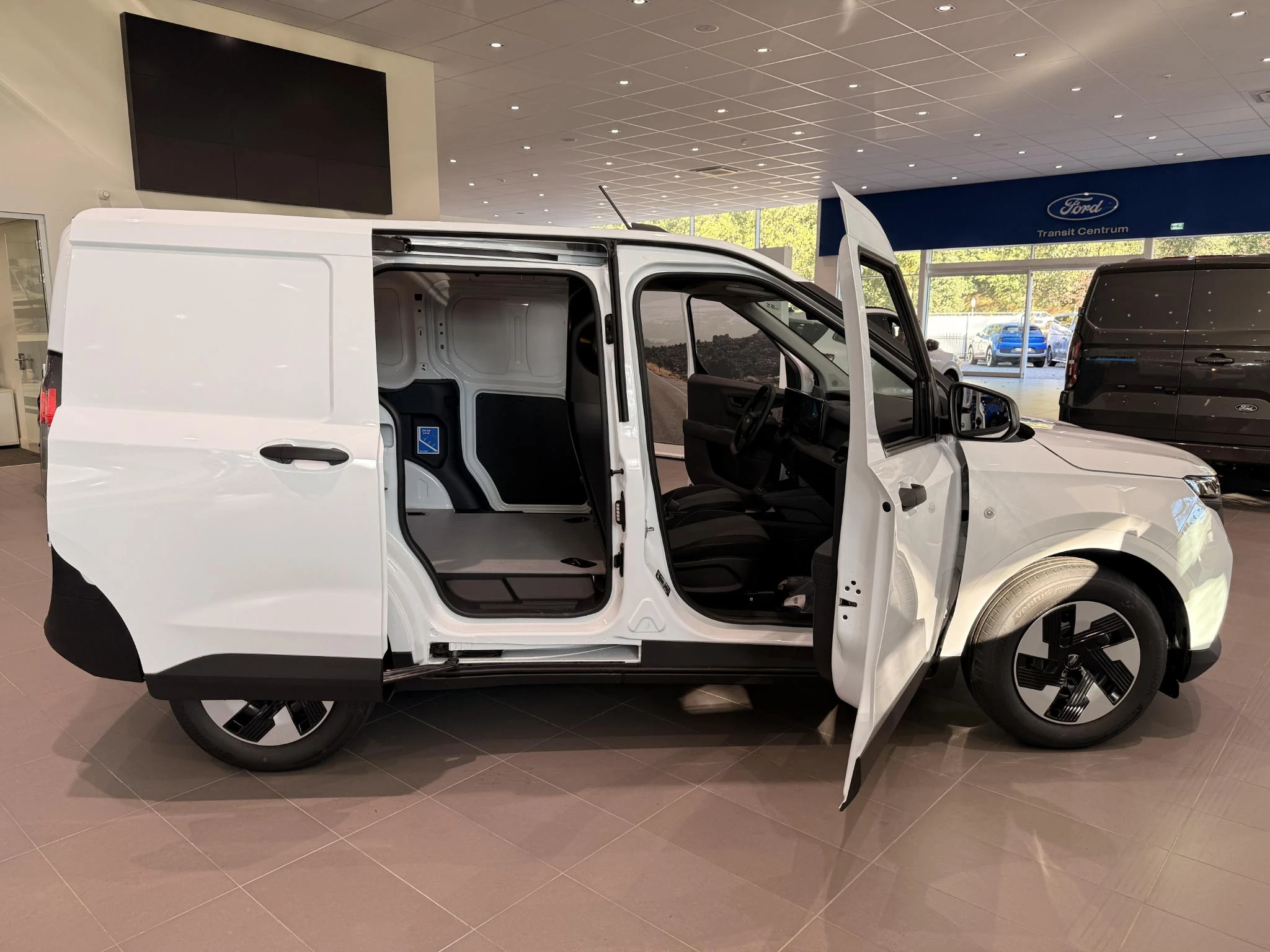 Ford-E-Transit-image-9