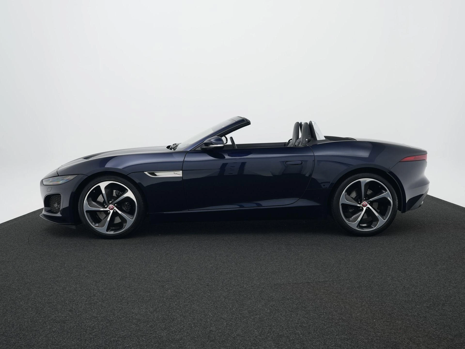 Jaguar F-TYPE P300 RWD First Edition