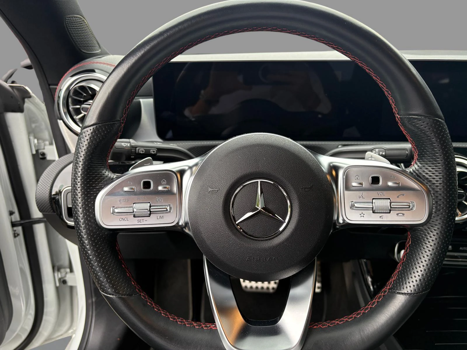 Mercedes-Benz-CLA-image-15