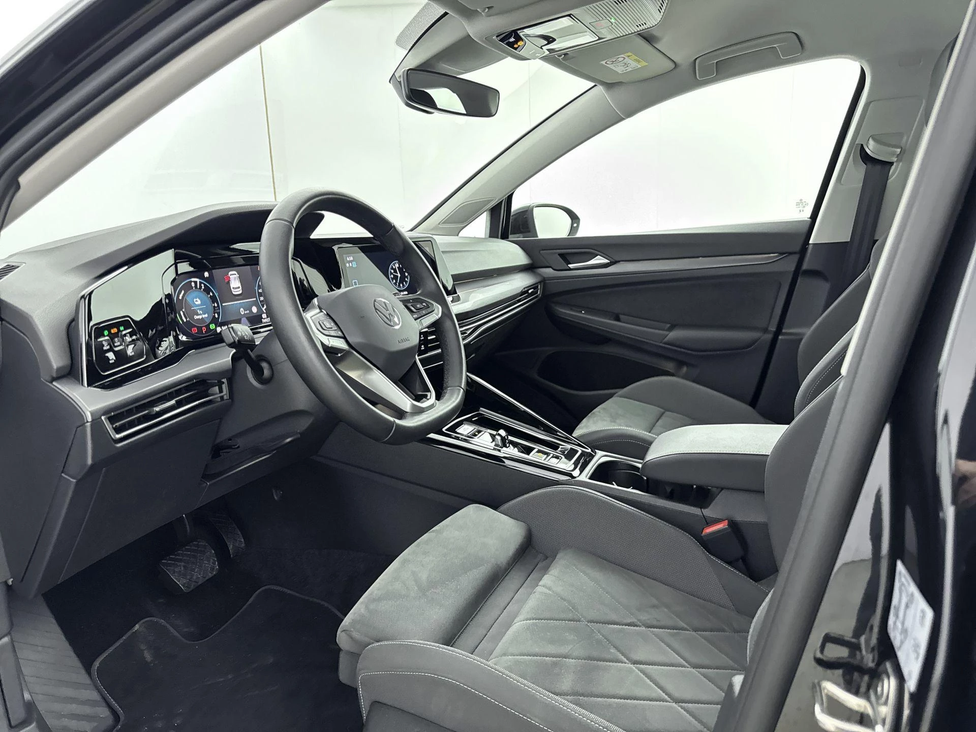 Volkswagen-Golf-image-8