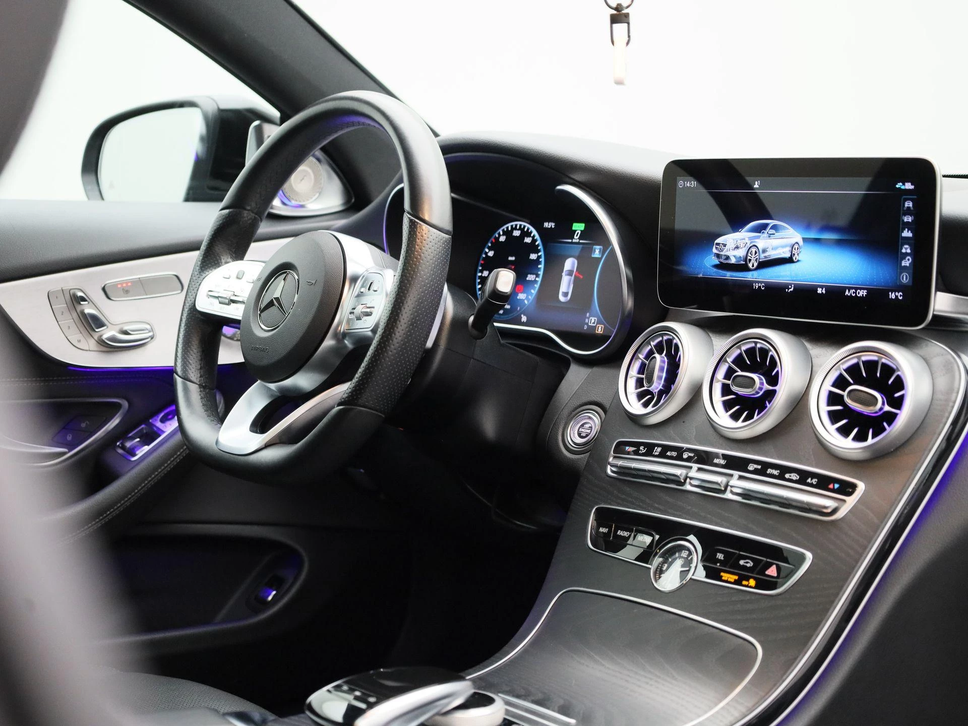 Mercedes-Benz-C-Klasse-image-41