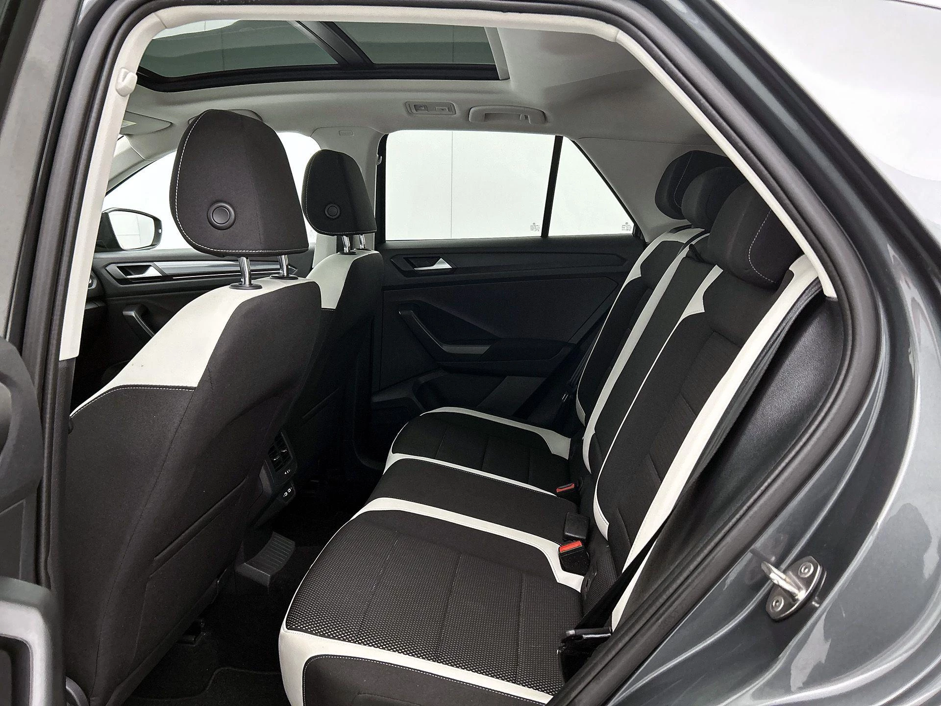 Volkswagen-T-Roc-image-25