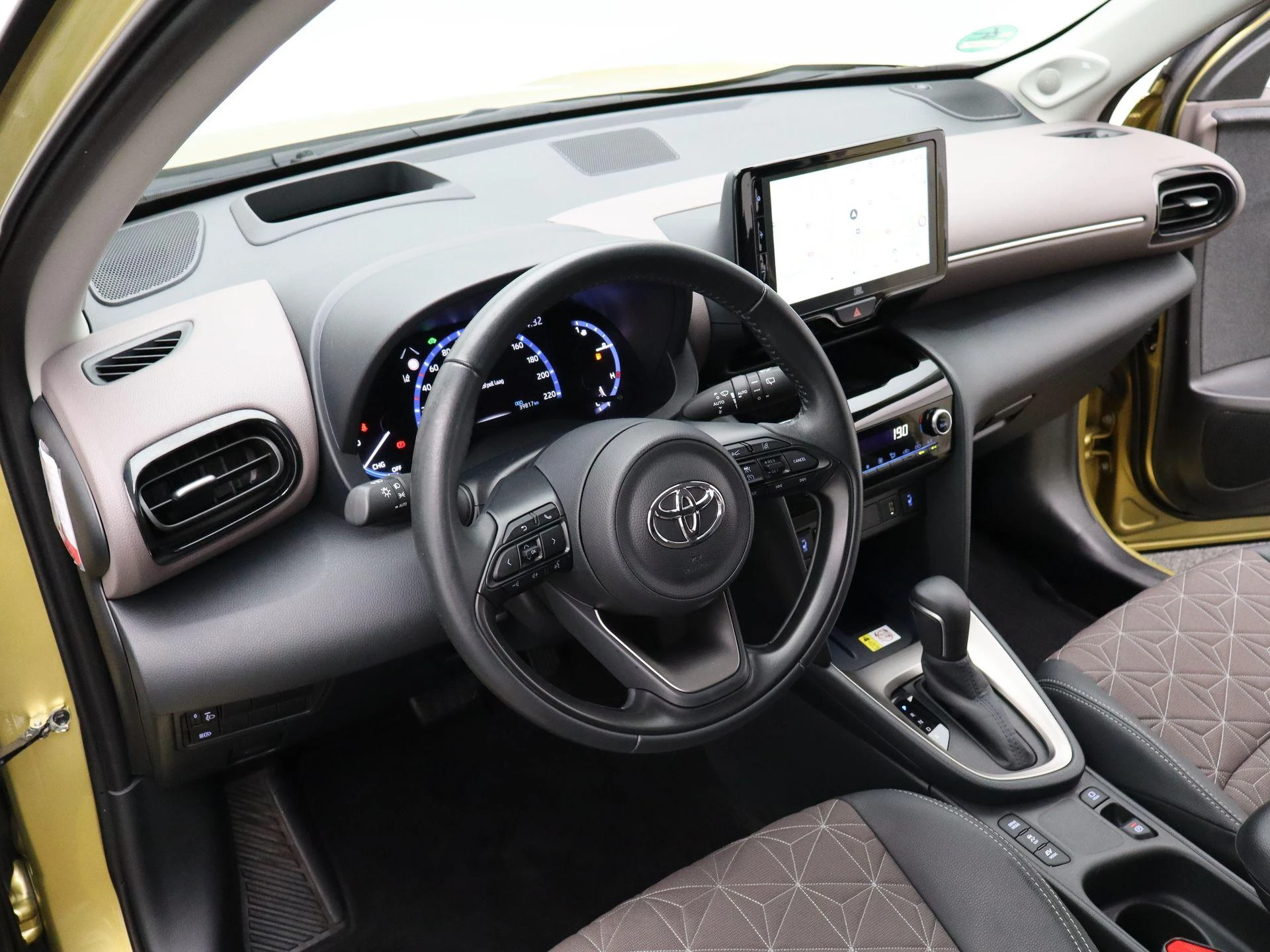 Toyota-Yaris Cross-image-4