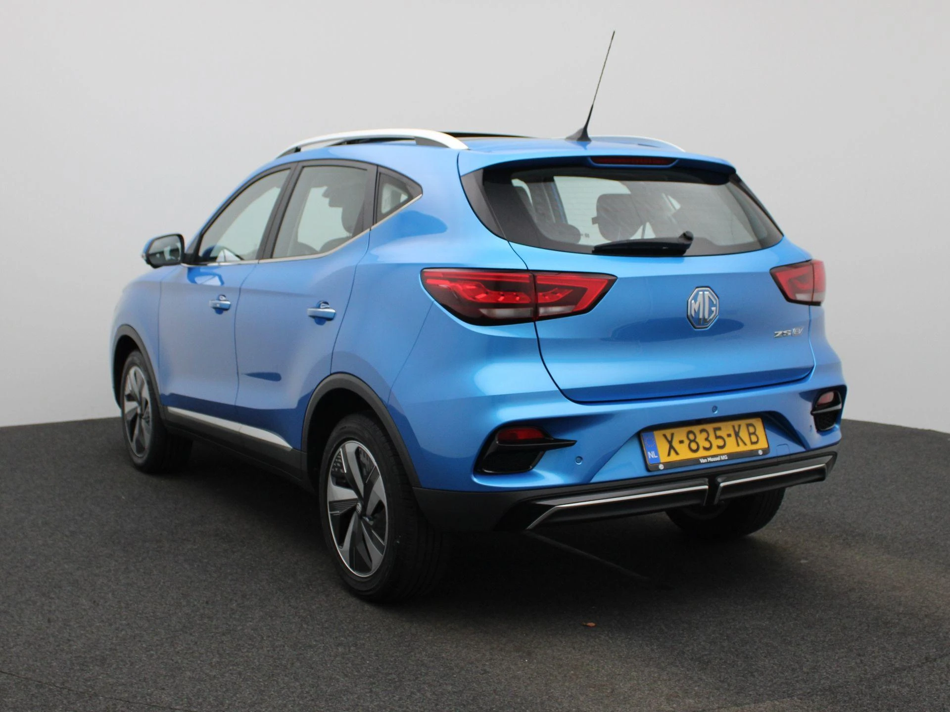 MG-ZS EV-image-1