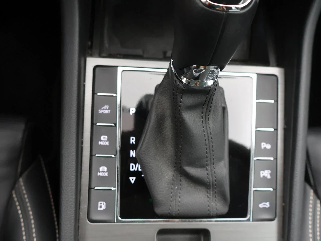 Škoda Superb Combi PHEV Superb Style *1.4TSI*AUTOMAAT*PLUG-IN*NAVI*TREKHAAK*ZETELVERWARMING V+A* ...