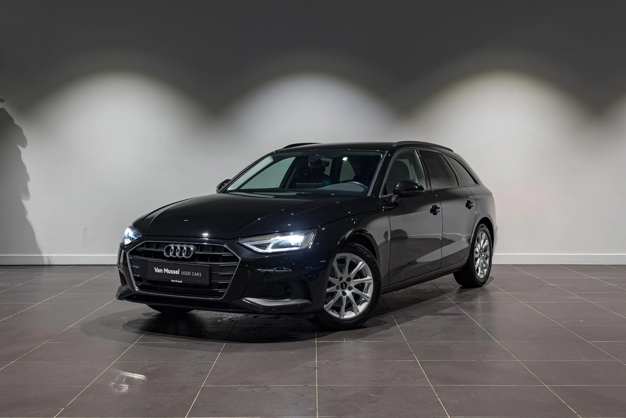 Audi-A4-image-0