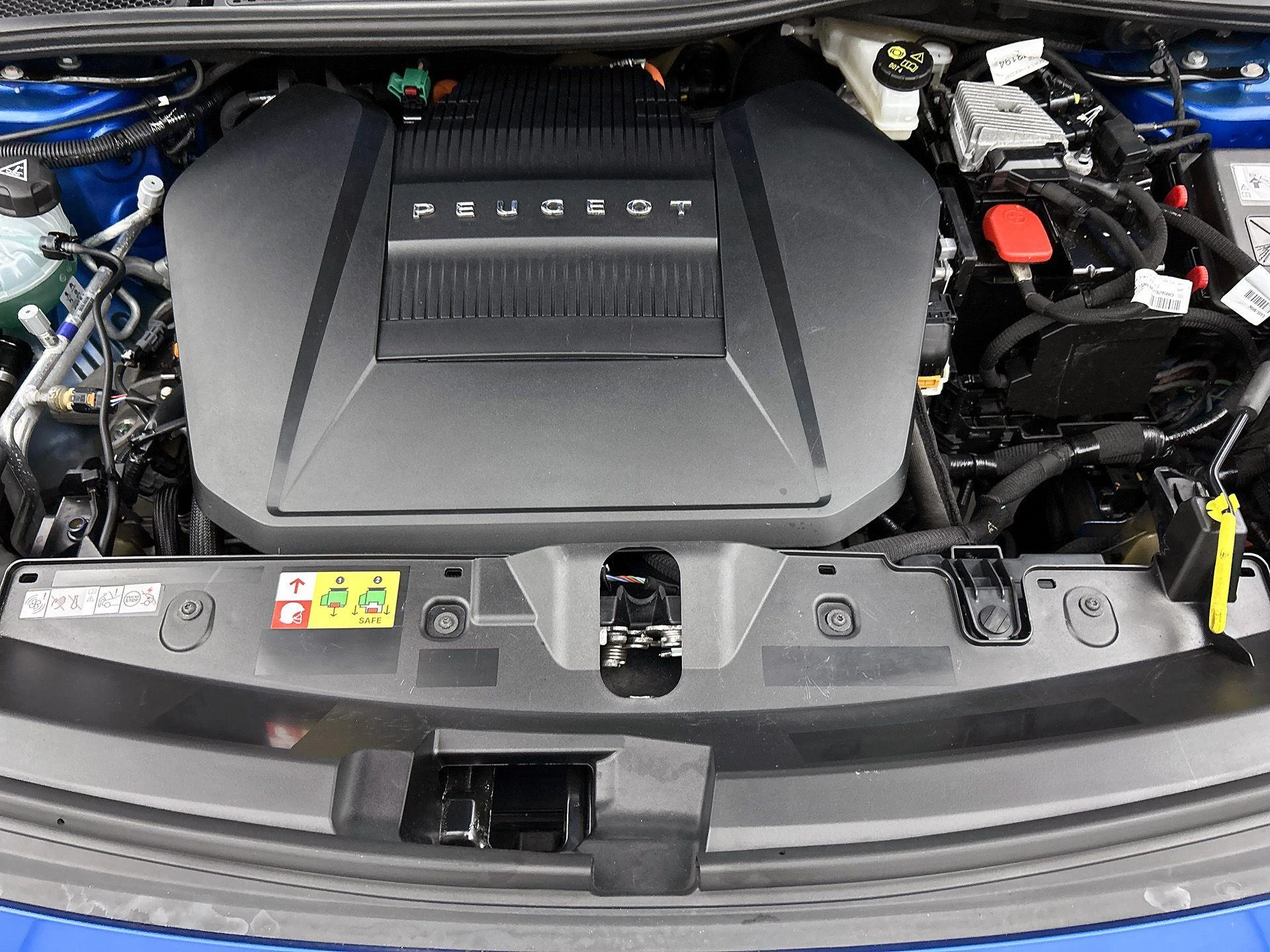 Peugeot-e-2008-image-32