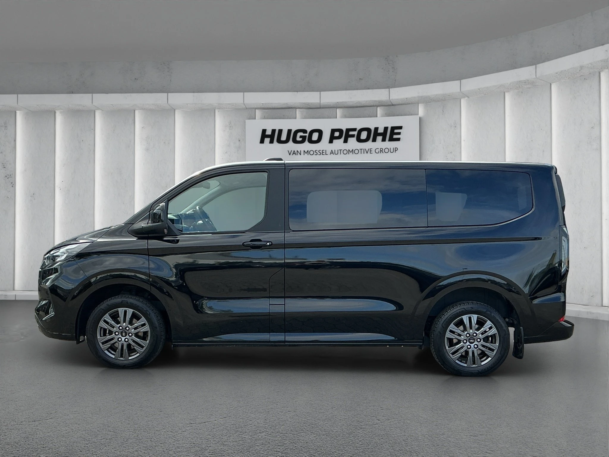 Ford-Tourneo Custom-image-1