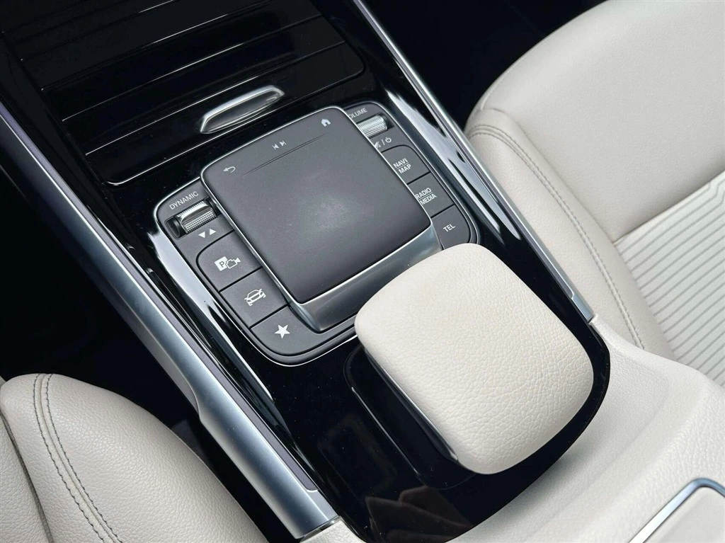 Mercedes-Benz-EQB-image-14