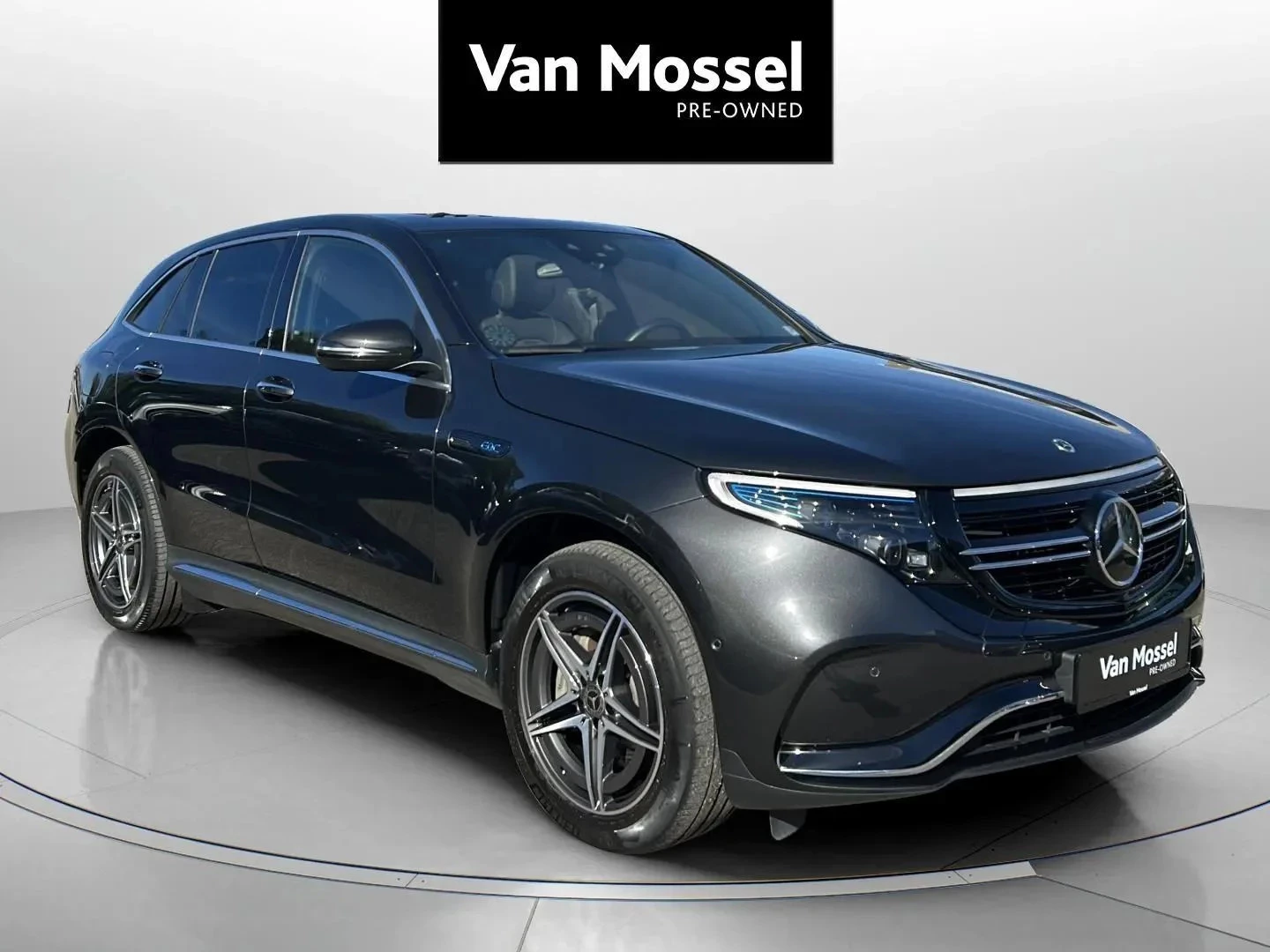 Mercedes-Benz-EQC-image-2
