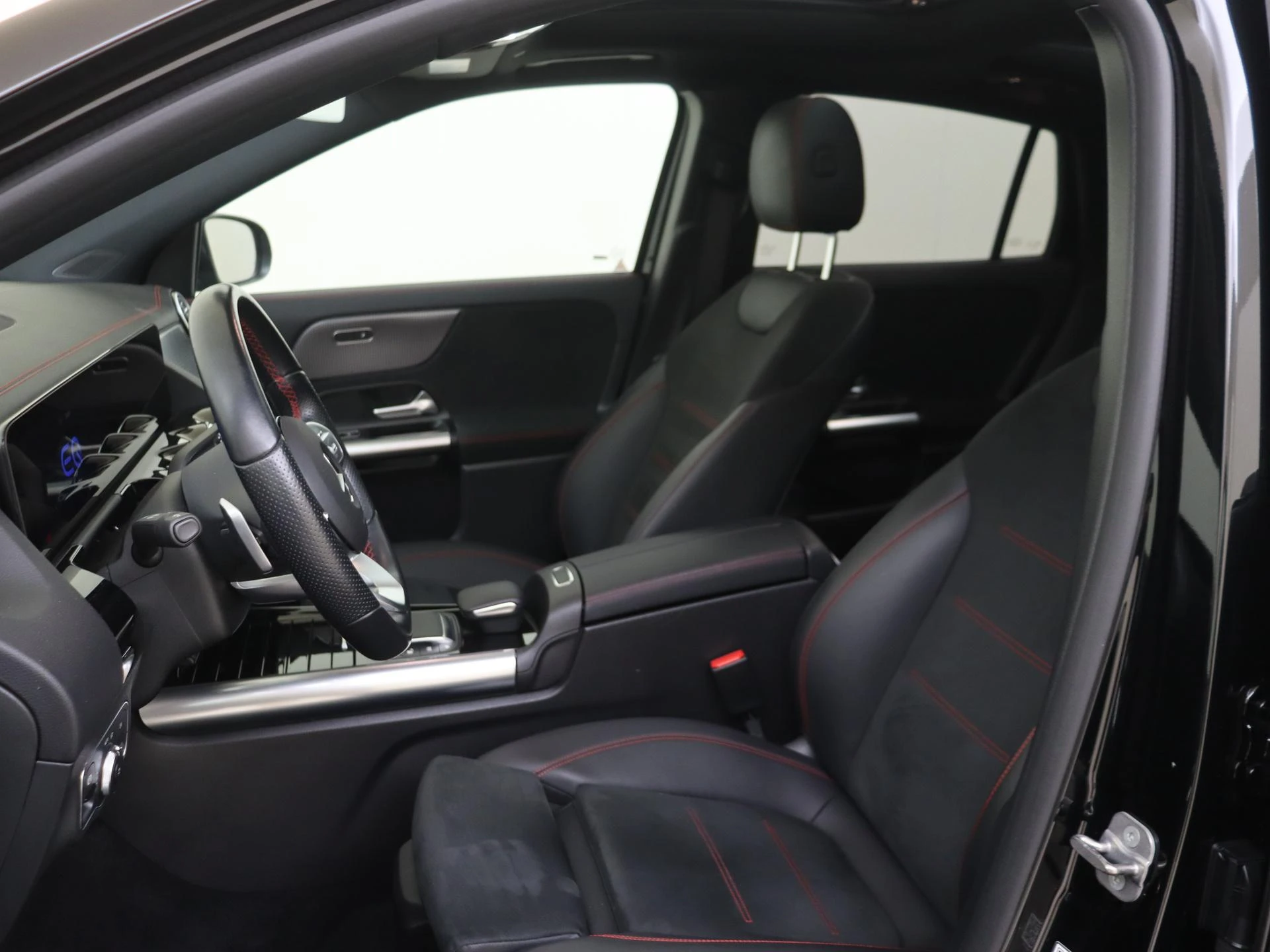 Mercedes-Benz-EQA-image-14