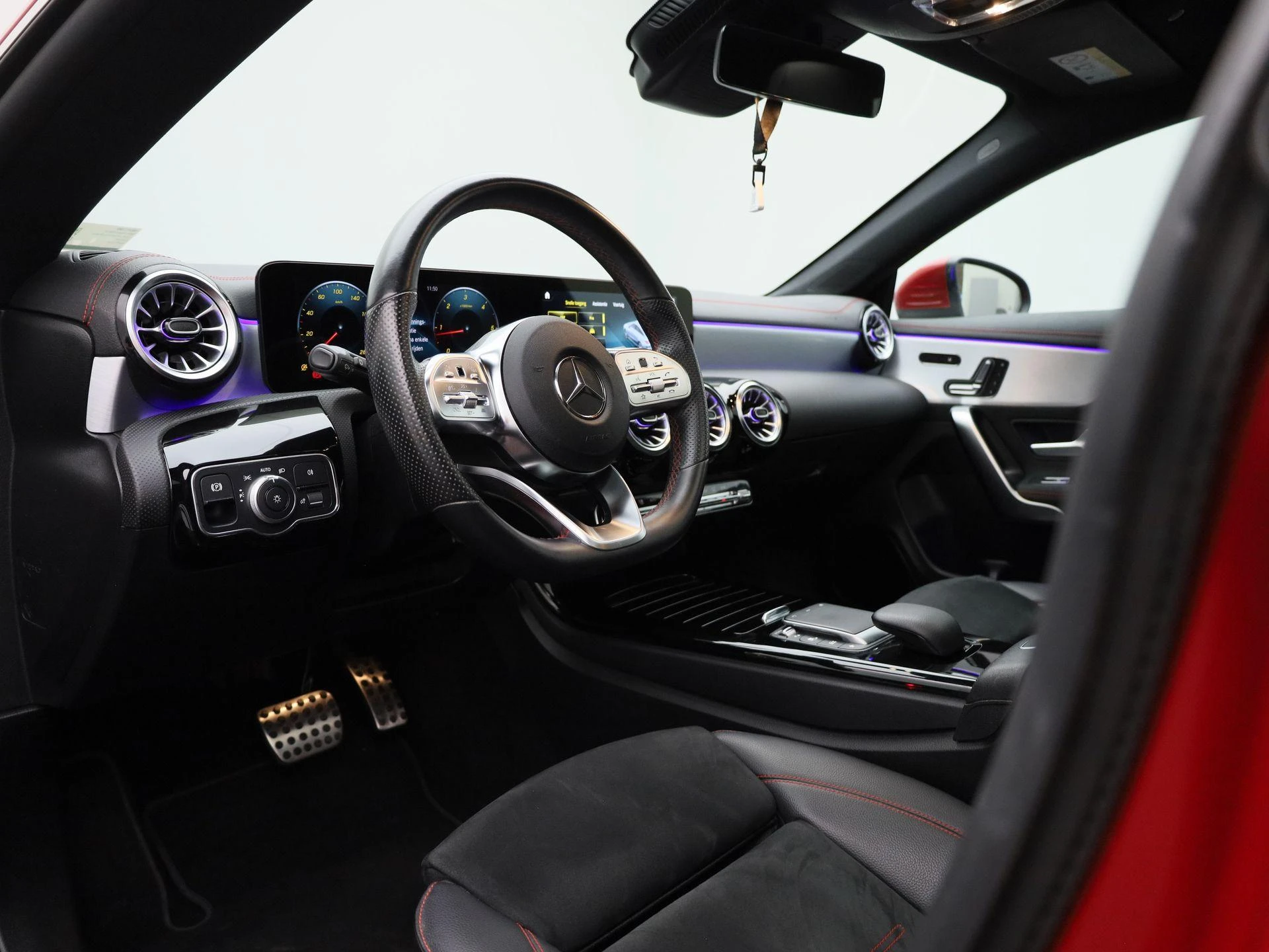Mercedes-Benz CLA 180 d AMG Line Shooting Brake + CARPLAY + PANO DAK + TREKHAAK + MEMORY SEATS +
