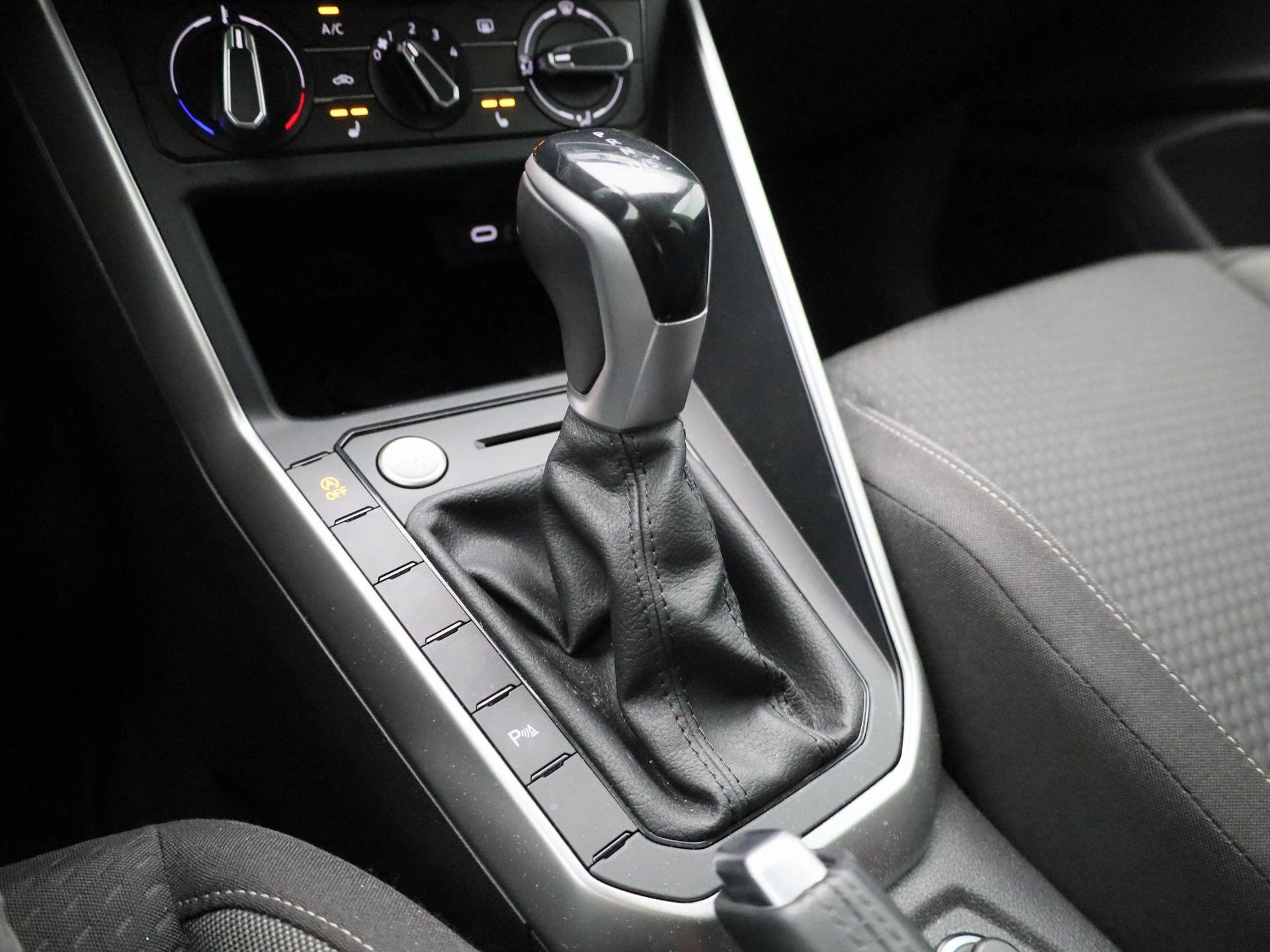 Volkswagen-Polo-image-19