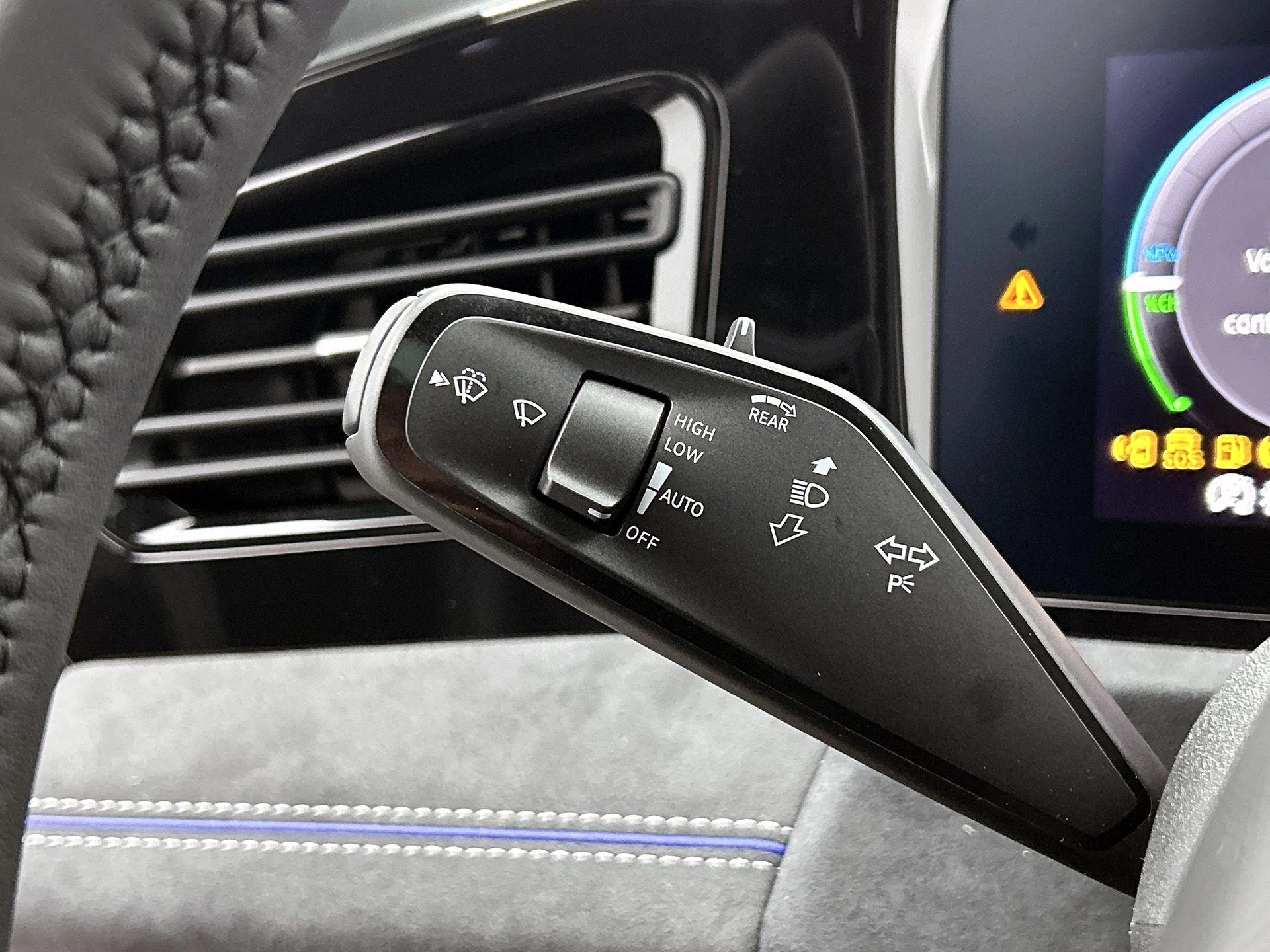 Volkswagen-Tiguan-image-9