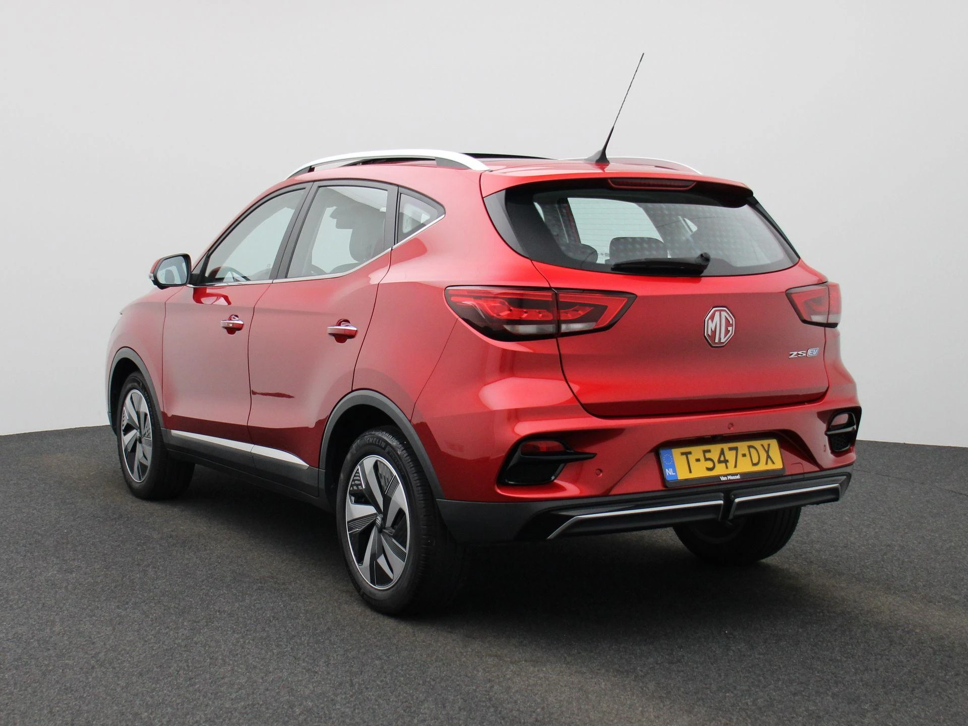 MG-ZS EV-image-1