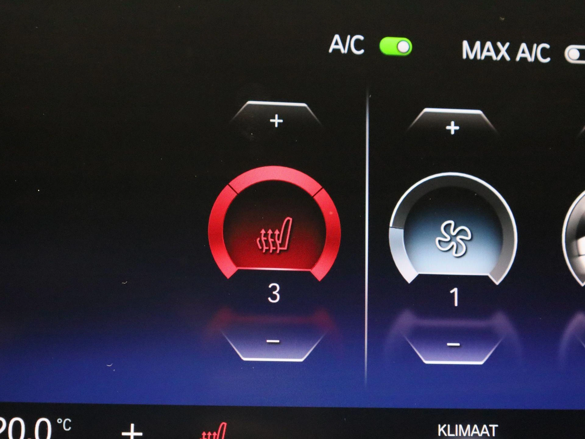 BMW-i4-image-18