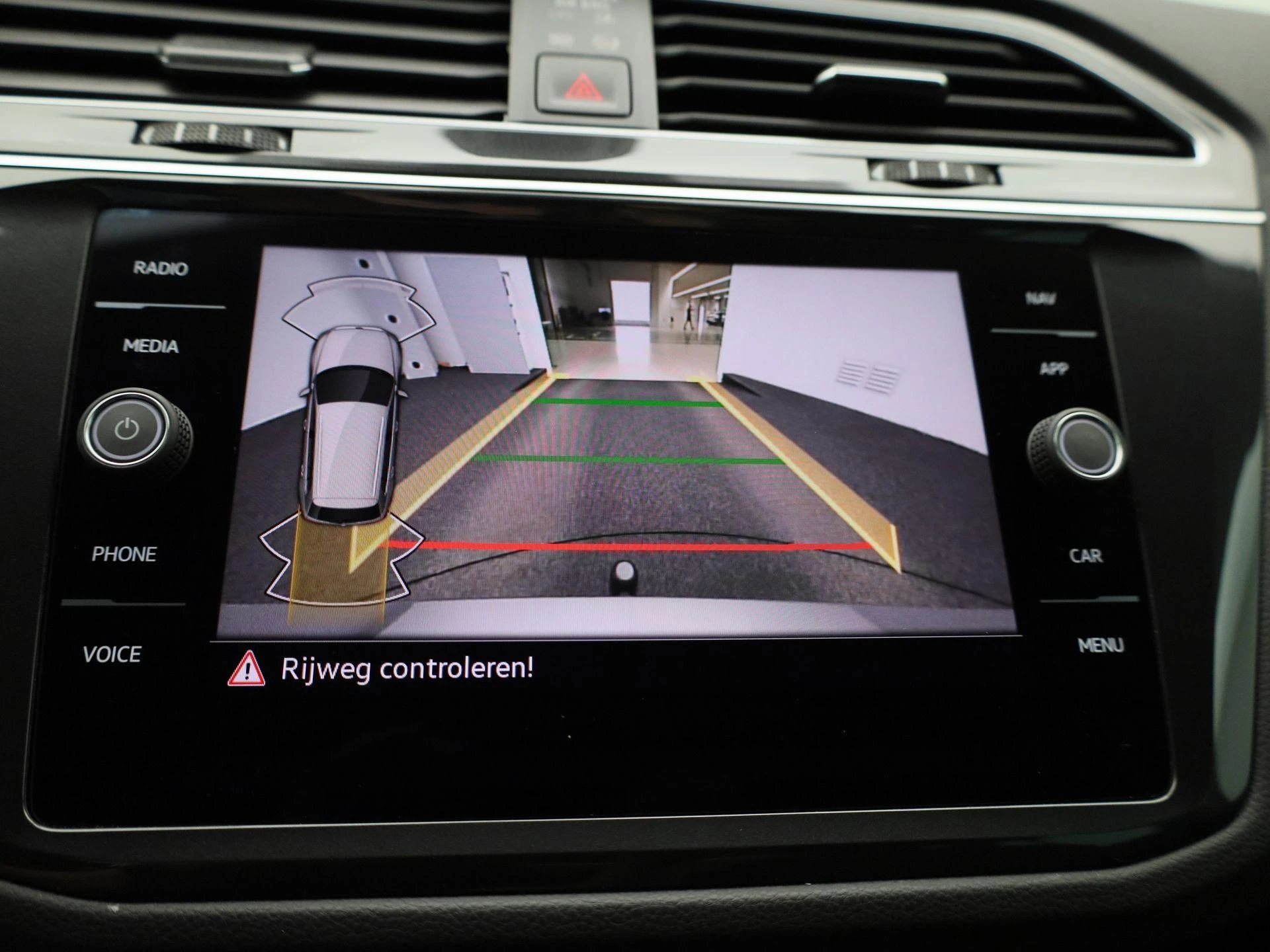 Volkswagen-Tiguan-image-27