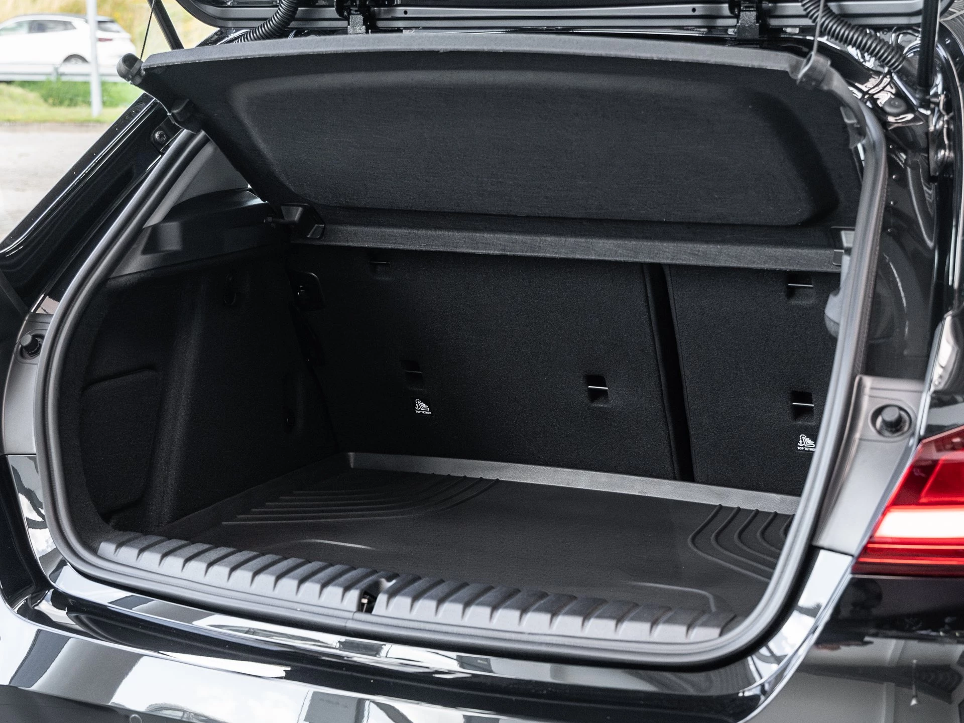 BMW 1er Reihe 118i Aut. Advantage. 17 Zoll. Driving Assist. Adaptiver LED Scheinwerfer