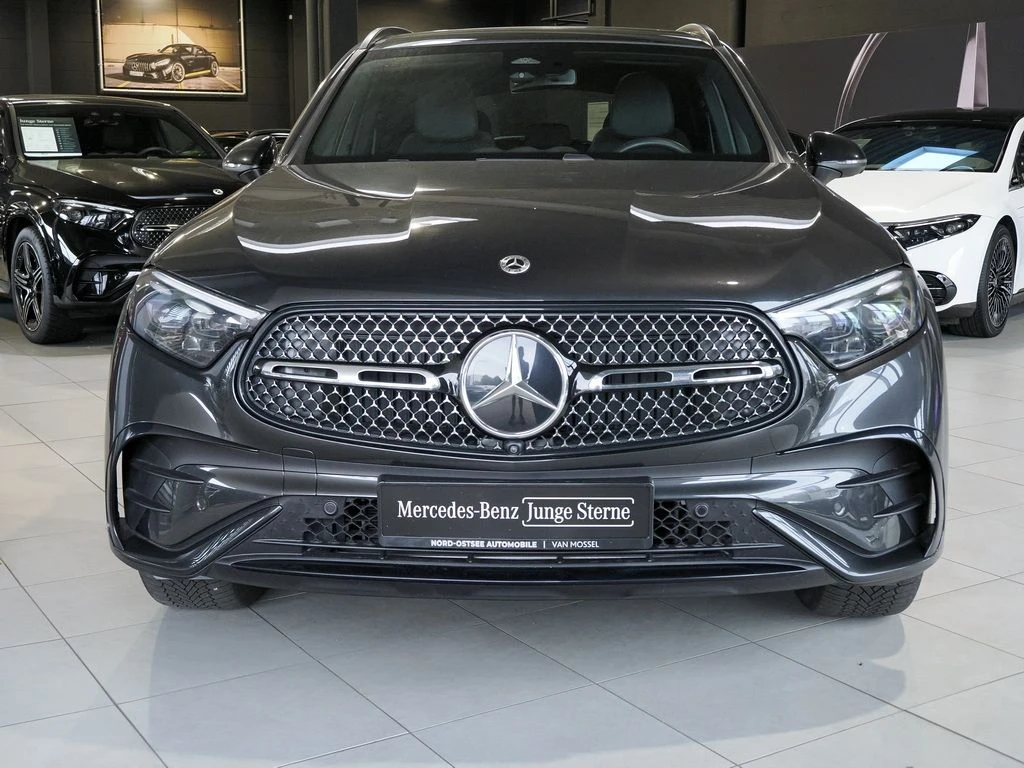 Mercedes-Benz-GLC 220 d-image-3