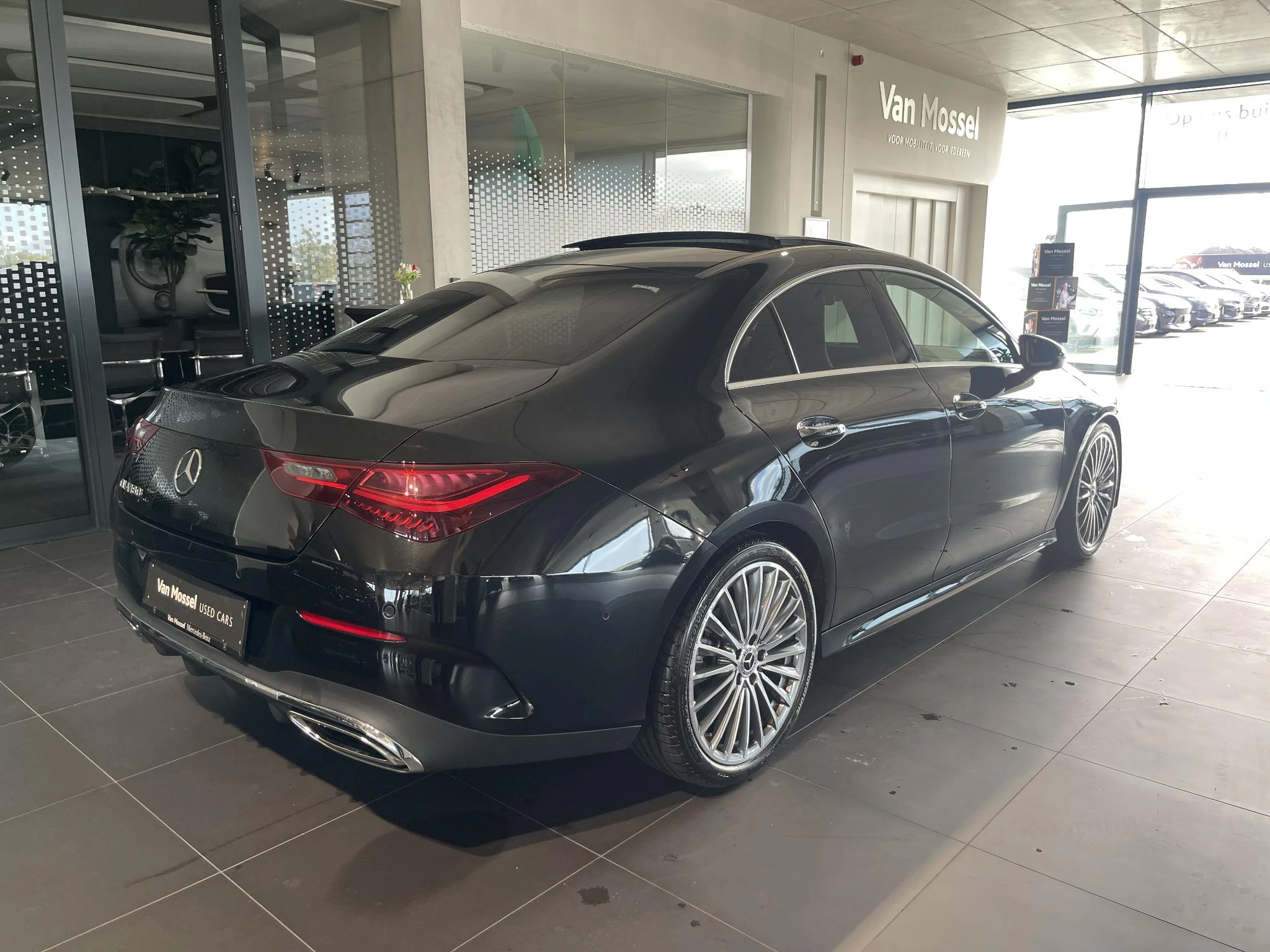 Mercedes-Benz-CLA-image-3