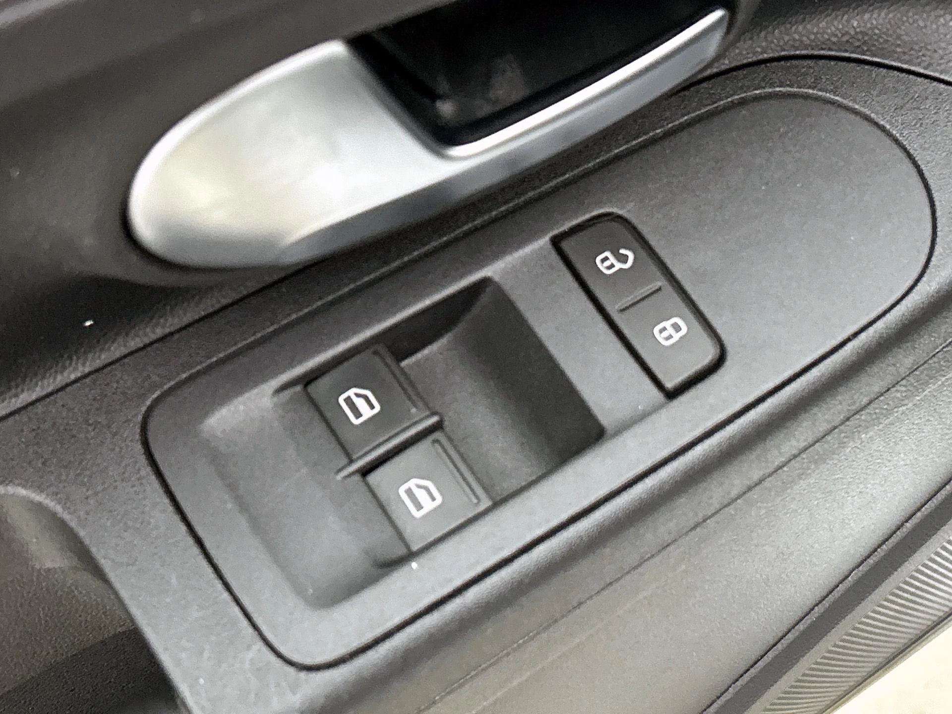 Volkswagen-up!-image-13