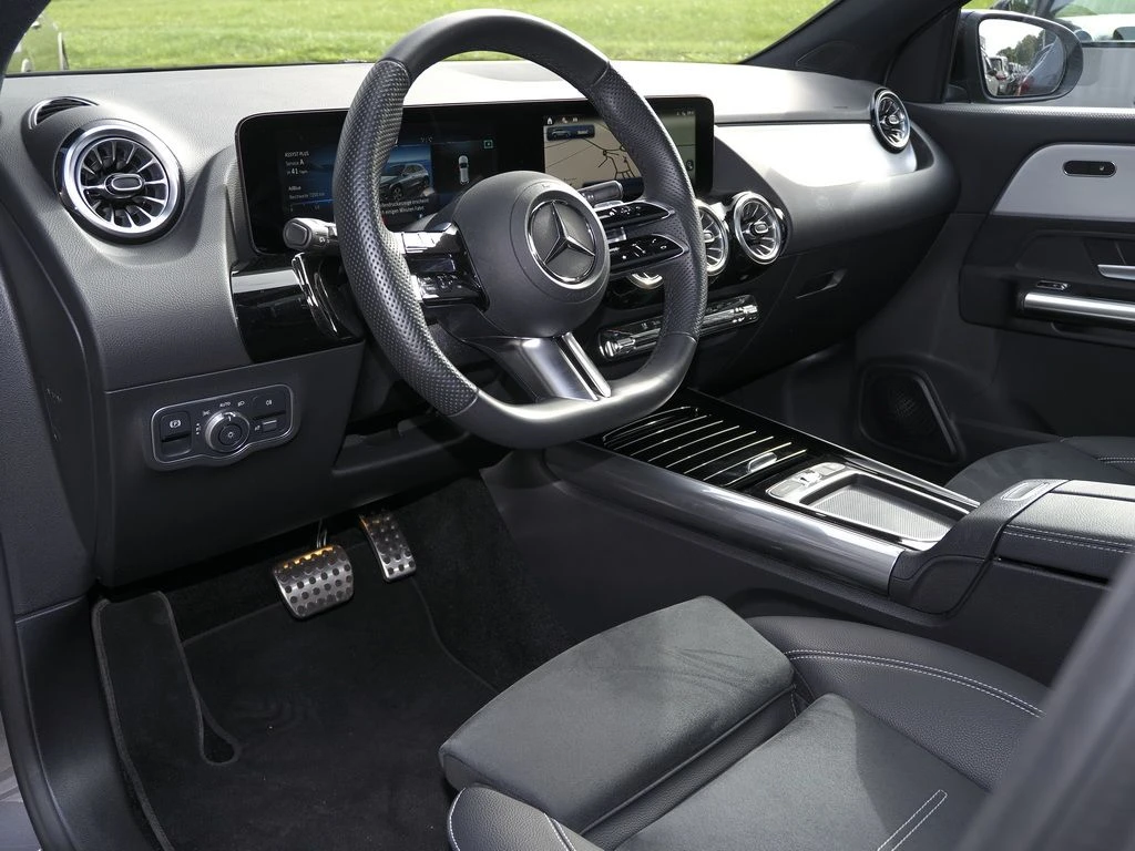 Mercedes-Benz-GLA 200 d-image-8