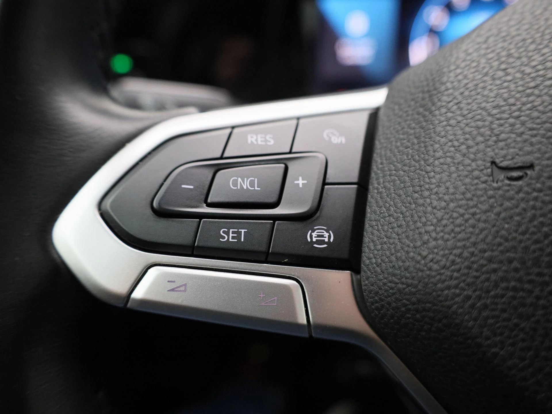Volkswagen-Golf-image-18