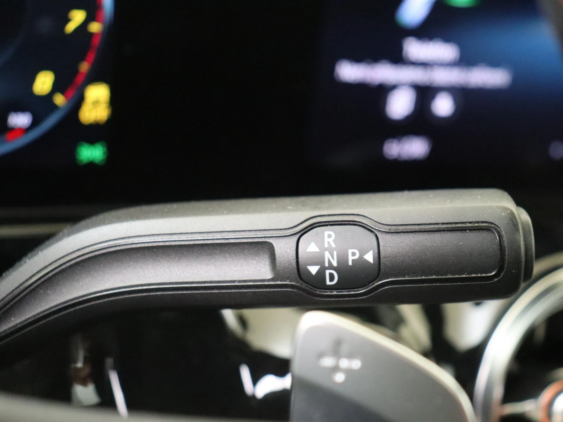 Mercedes-Benz-GLA-image-13