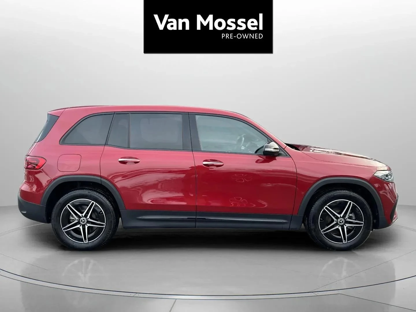 Mercedes-Benz-EQB-image-3