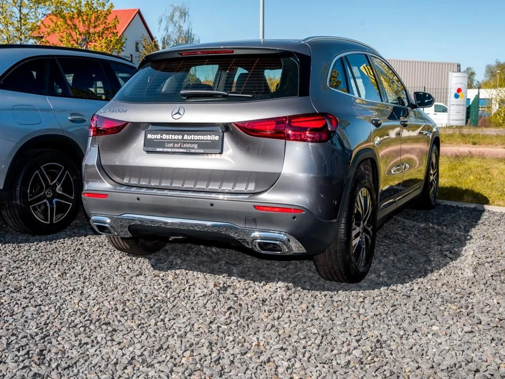 Mercedes-Benz-GLA 200 d-image-5