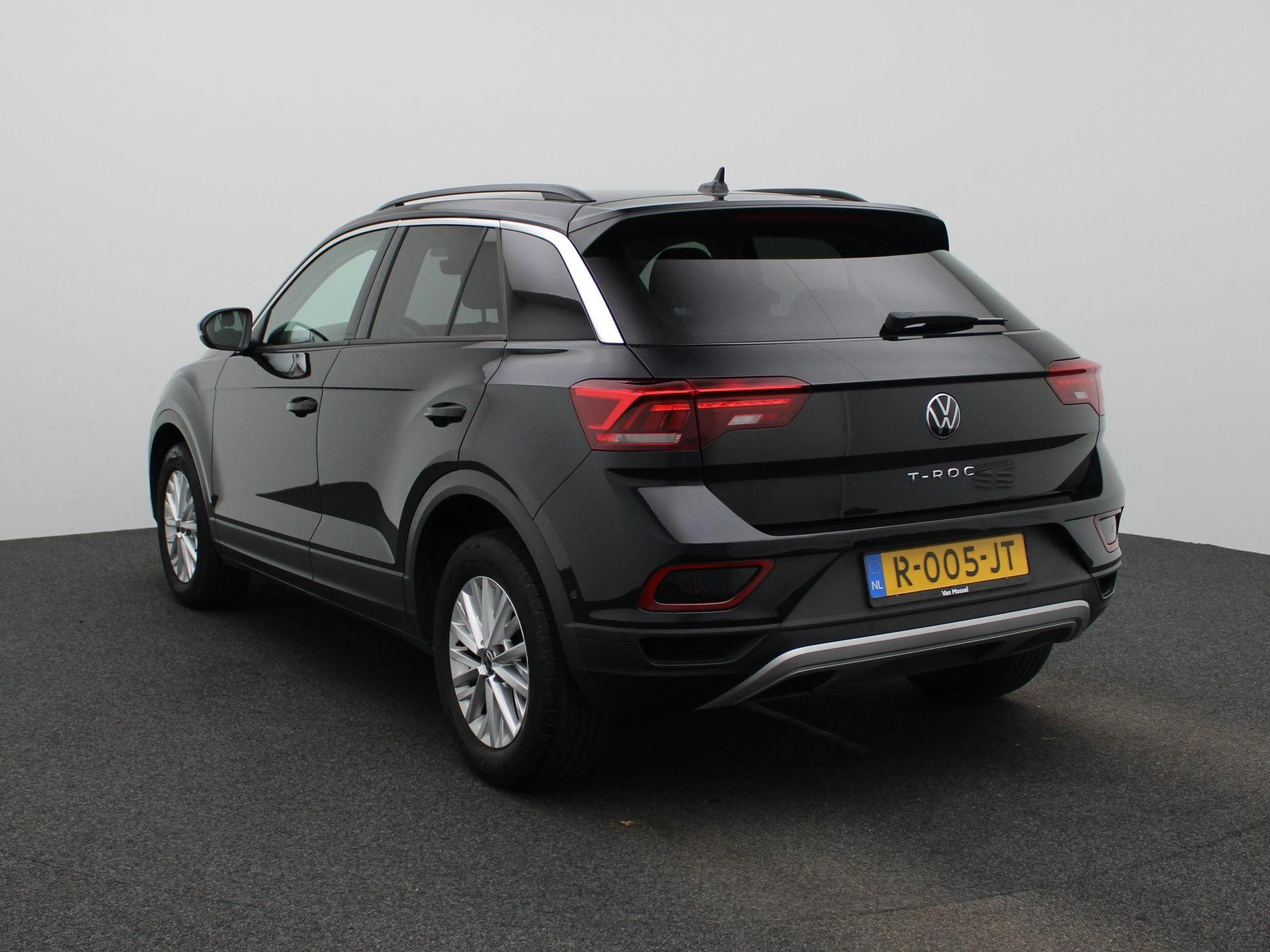 Volkswagen-T-Roc-image-3