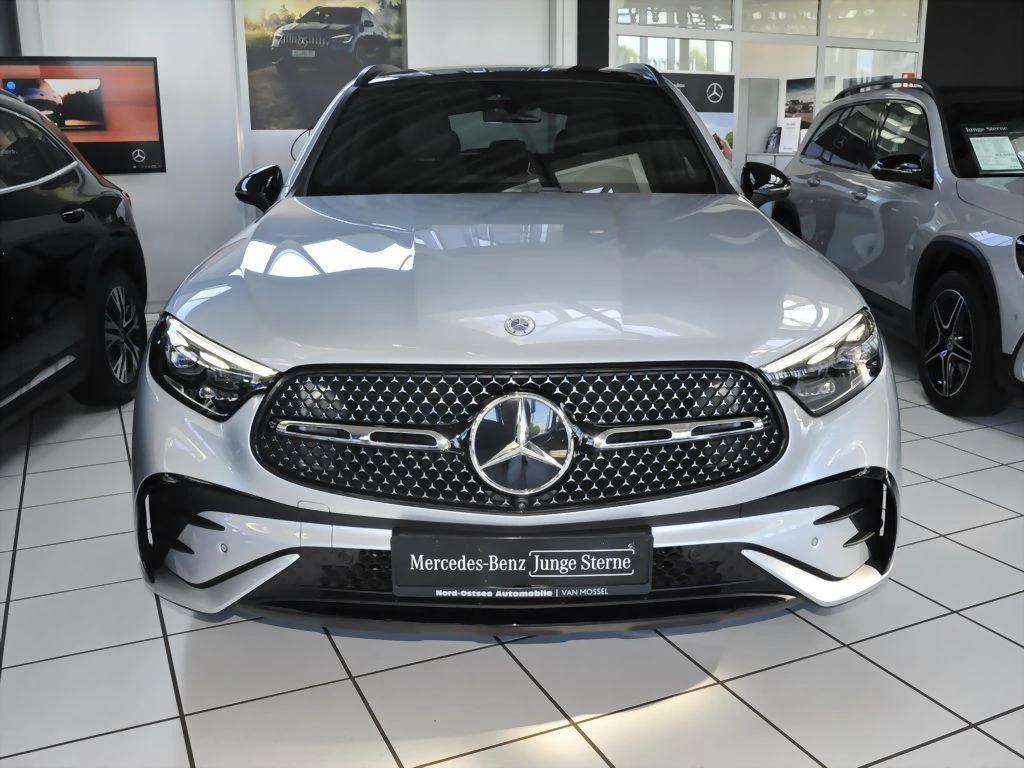 Mercedes-Benz-GLC 220 d-image-3