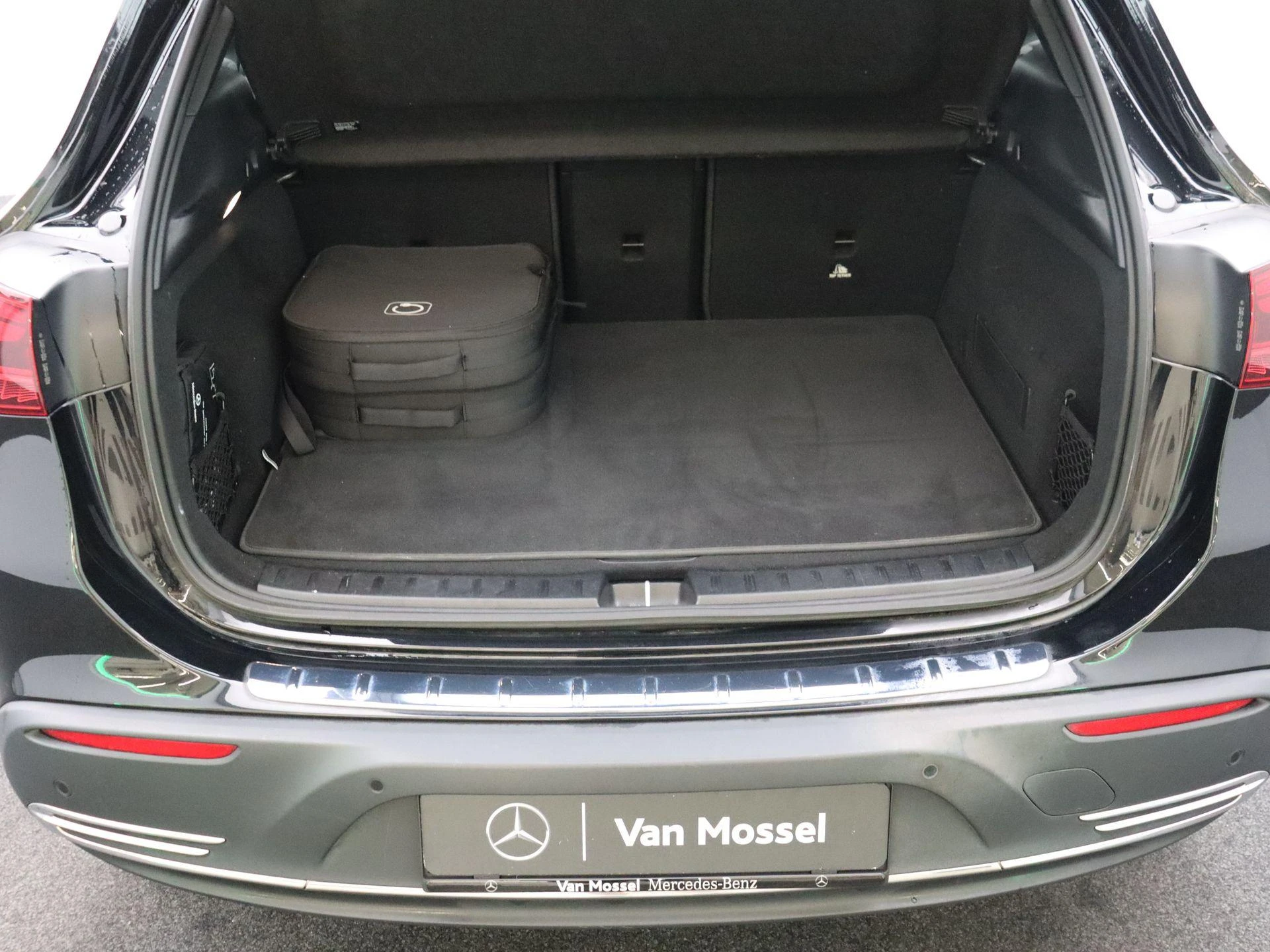 Mercedes-Benz-EQA-image-19