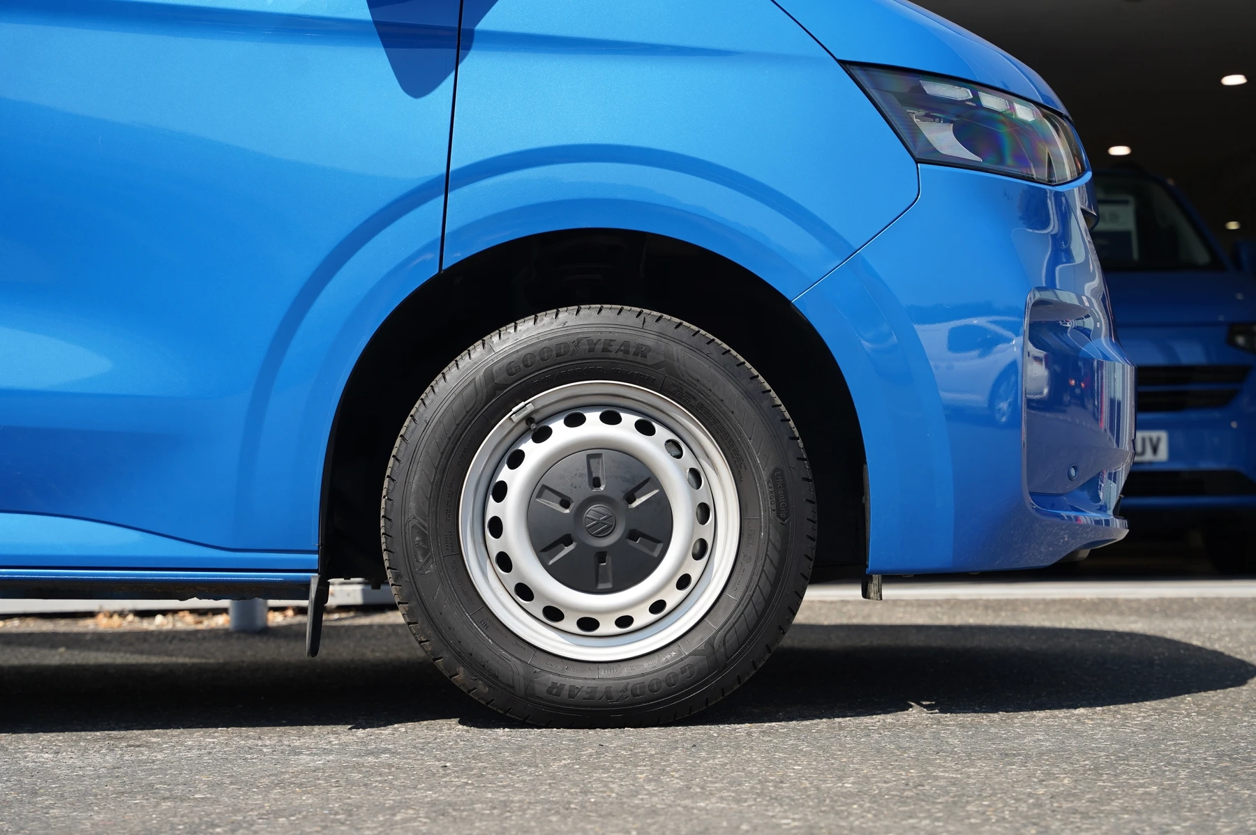 Volkswagen-Transporter-image-34