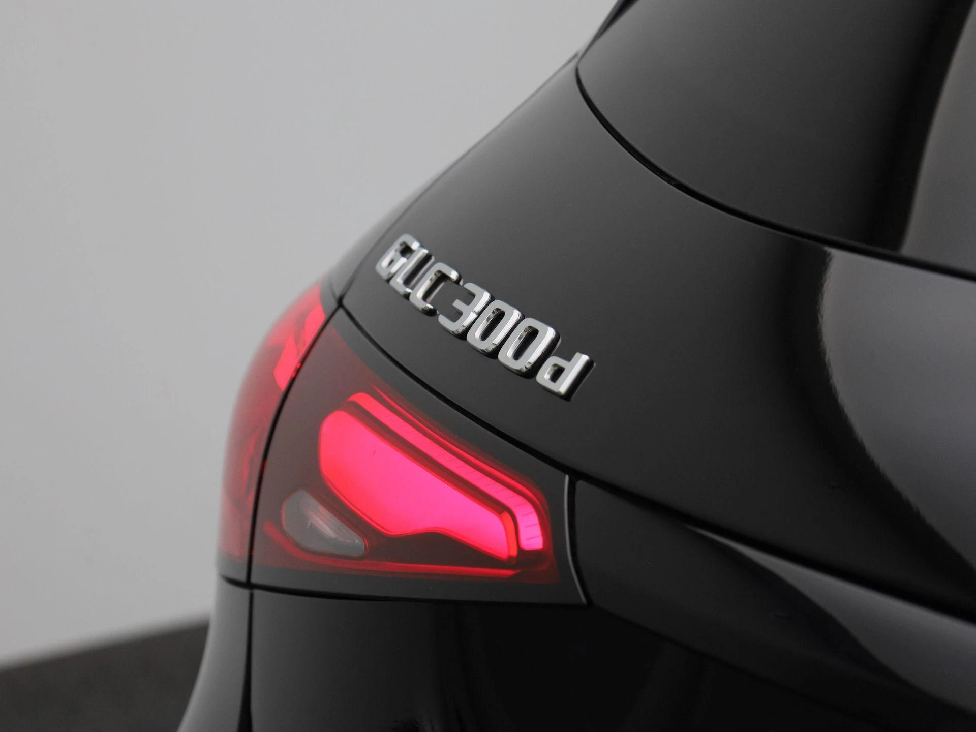 Mercedes-Benz-GLC-image-48